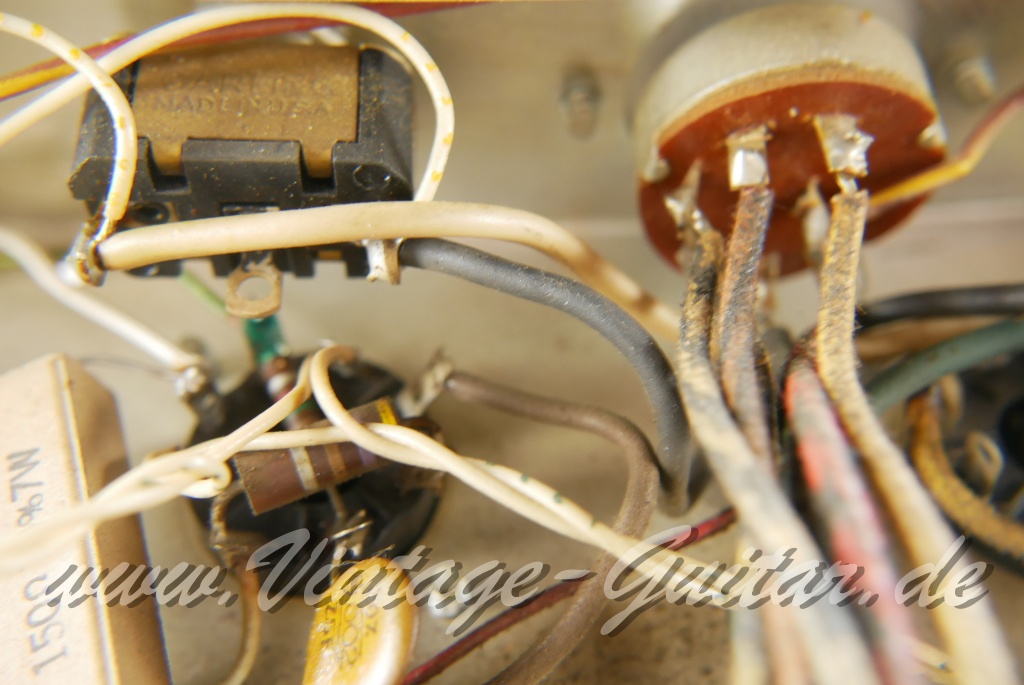 img/vintage/5638/Fender_Bandmaster_TFL5005X_silverface_drip_edge_1969-032.JPG