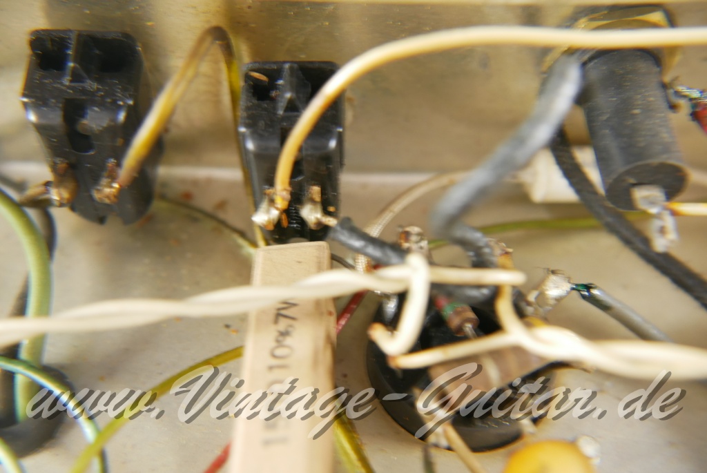 img/vintage/5638/Fender_Bandmaster_TFL5005X_silverface_drip_edge_1969-033.JPG