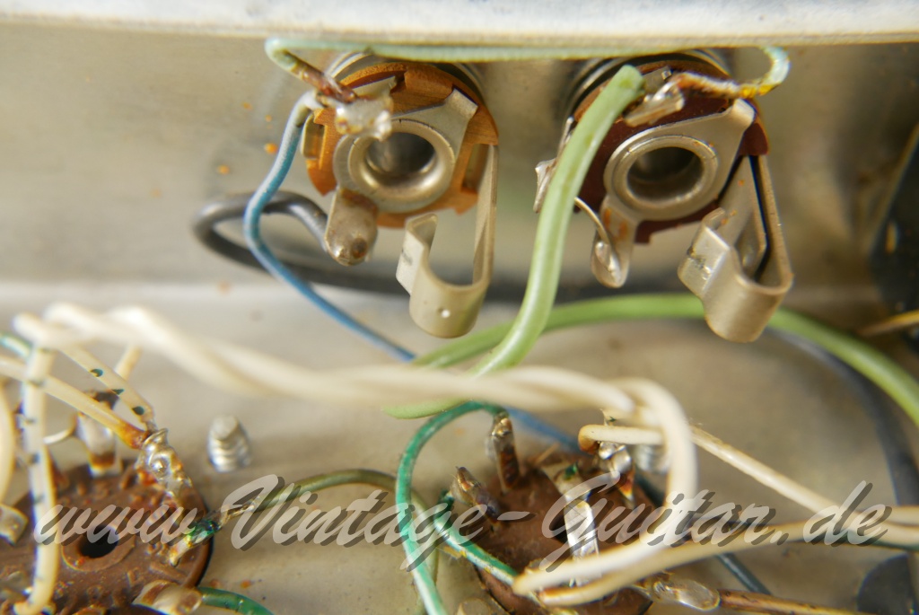 img/vintage/5638/Fender_Bandmaster_TFL5005X_silverface_drip_edge_1969-034.JPG