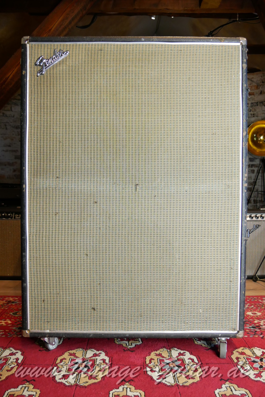 img/vintage/5639/Fender_Bandmaster_Rev_12_cabinet_alu_trim_1969-001.JPG