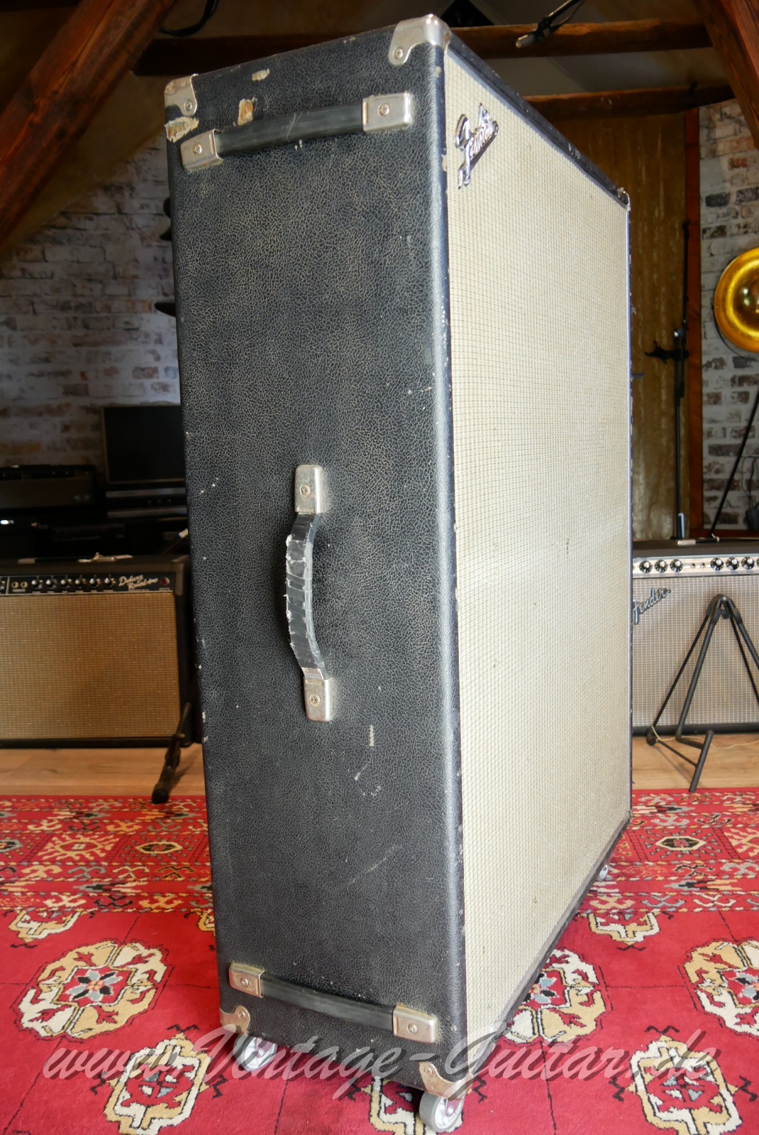 img/vintage/5639/Fender_Bandmaster_Rev_12_cabinet_alu_trim_1969-003.JPG