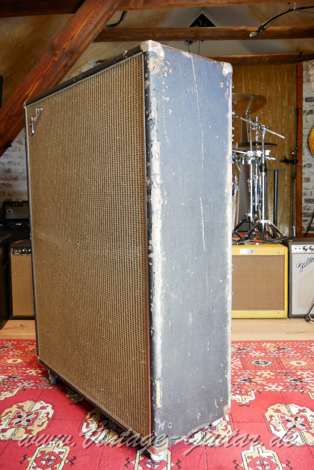 img/vintage/5639/Fender_Bandmaster_Rev_12_cabinet_alu_trim_1969-004.JPG