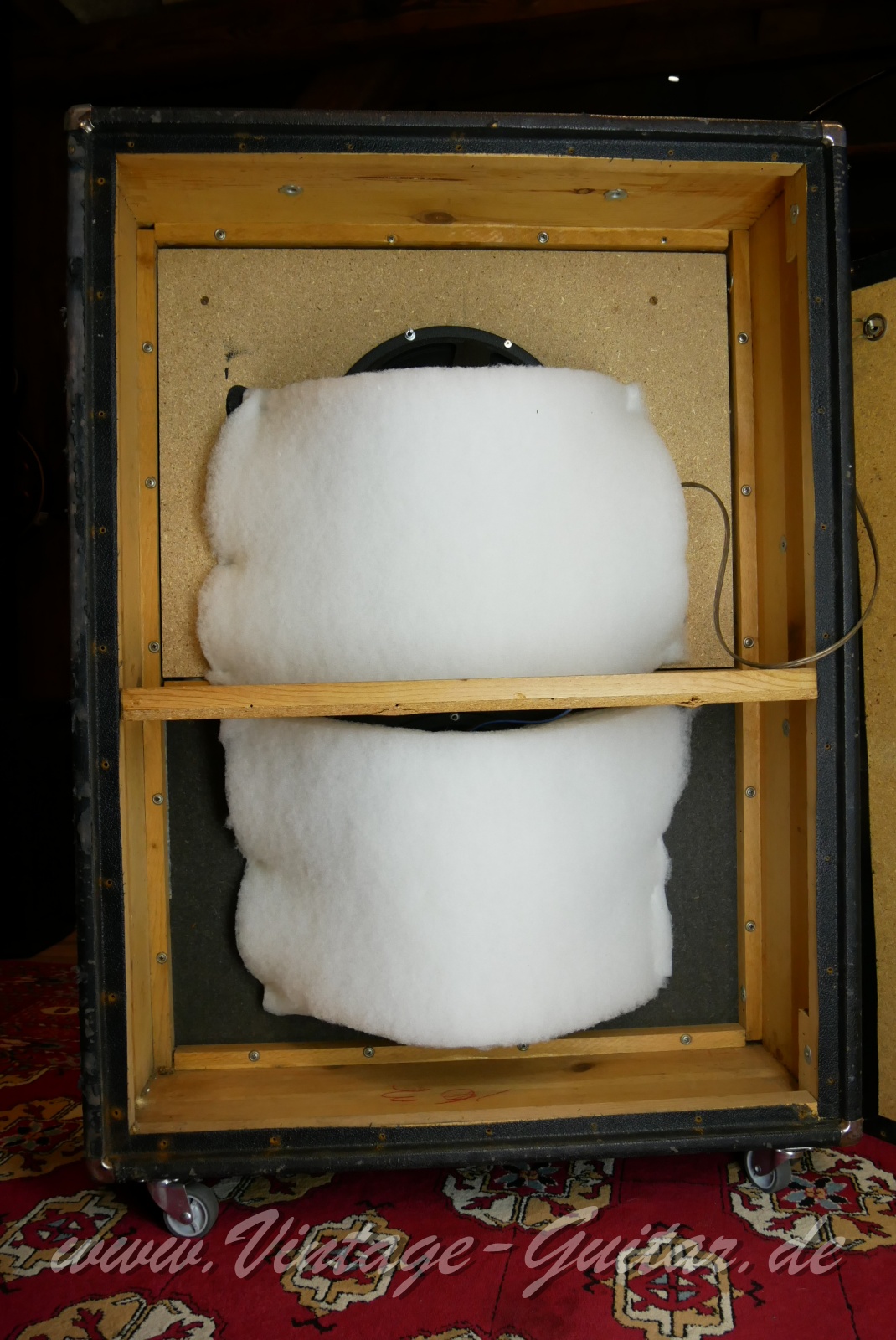 img/vintage/5639/Fender_Bandmaster_Rev_12_cabinet_alu_trim_1969-005.JPG