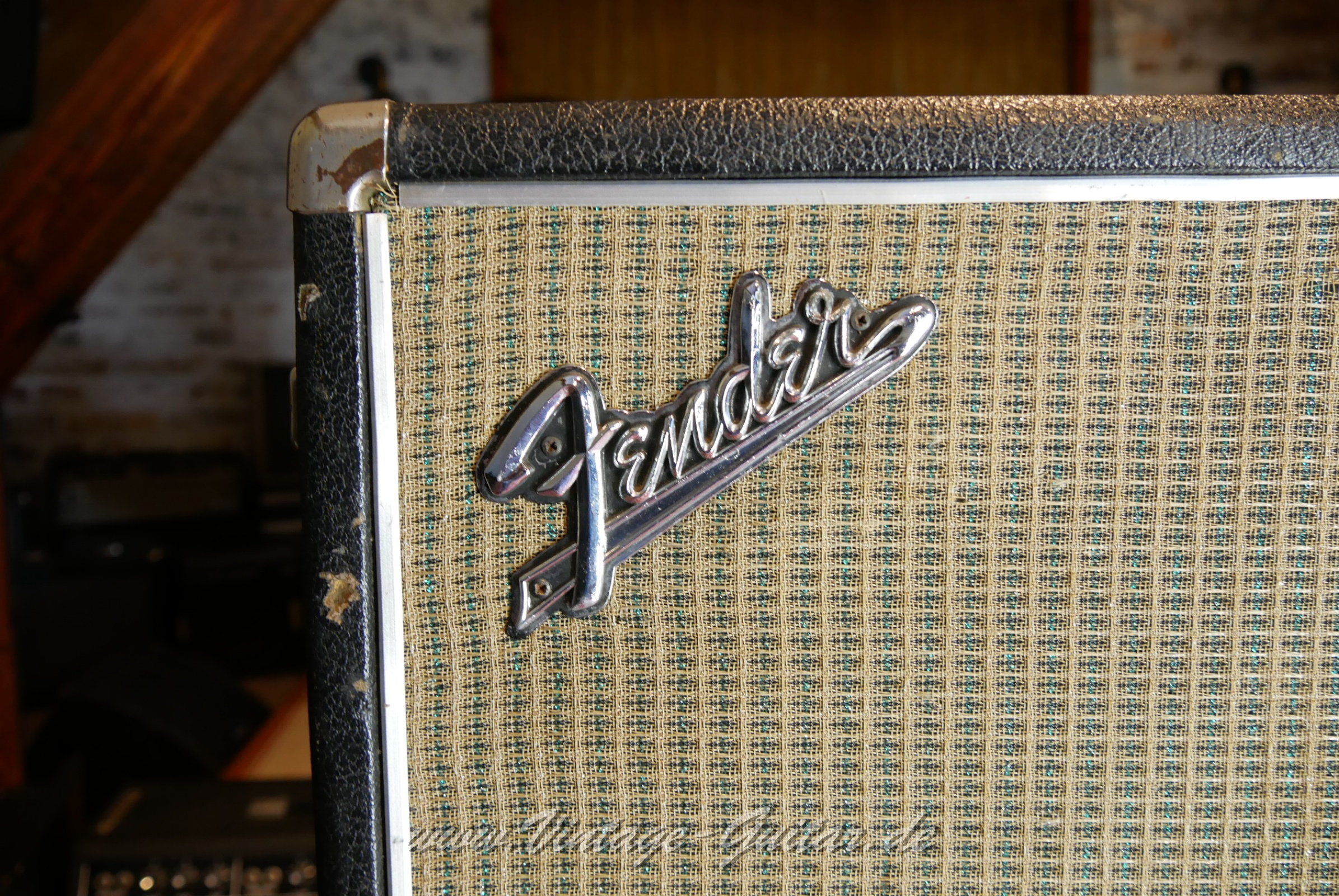 img/vintage/5639/Fender_Bandmaster_Rev_12_cabinet_alu_trim_1969-013.JPG