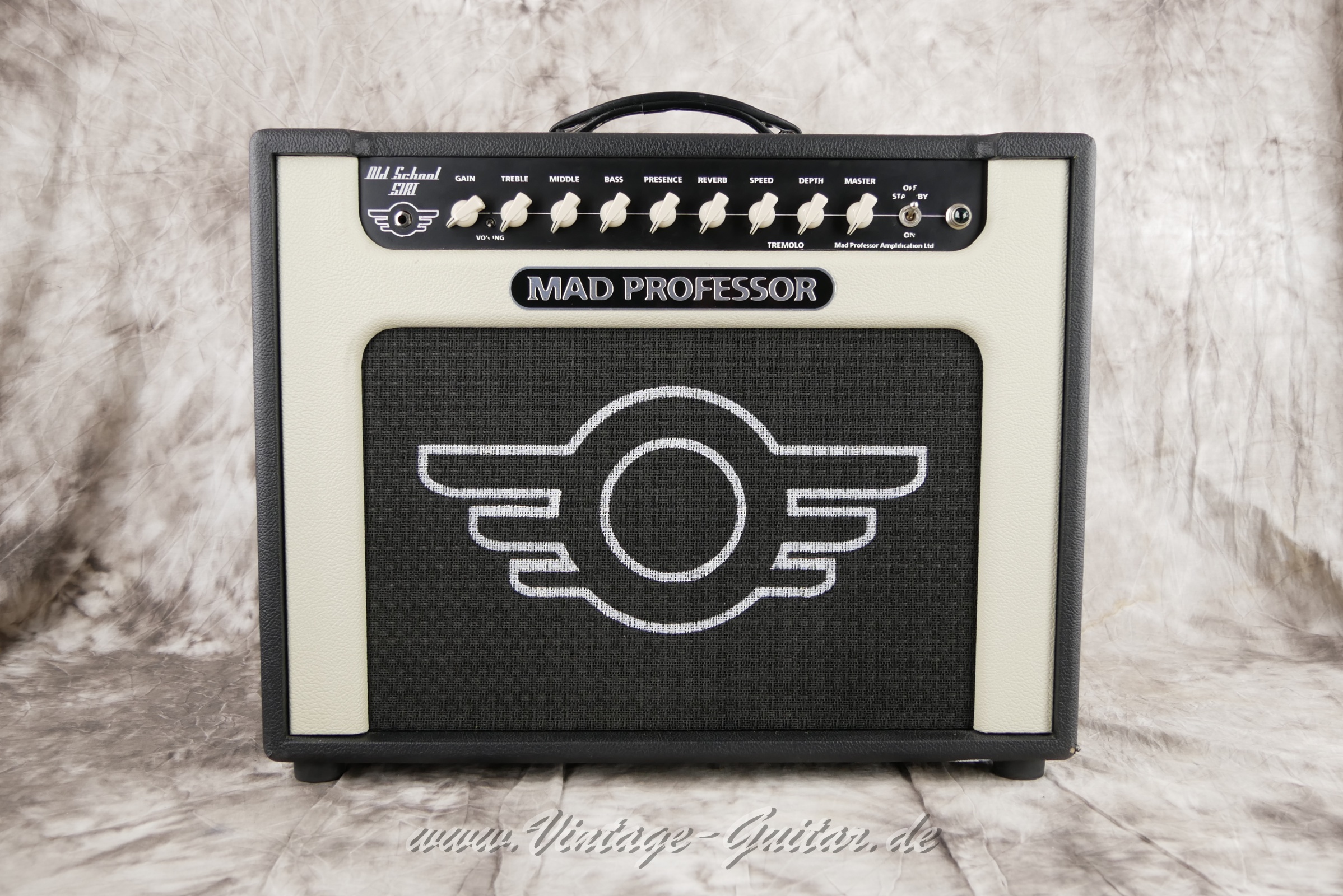 img/vintage/5640/Mad_Professor_51rt_combo_tube_amp_finland_2016-001.jpg