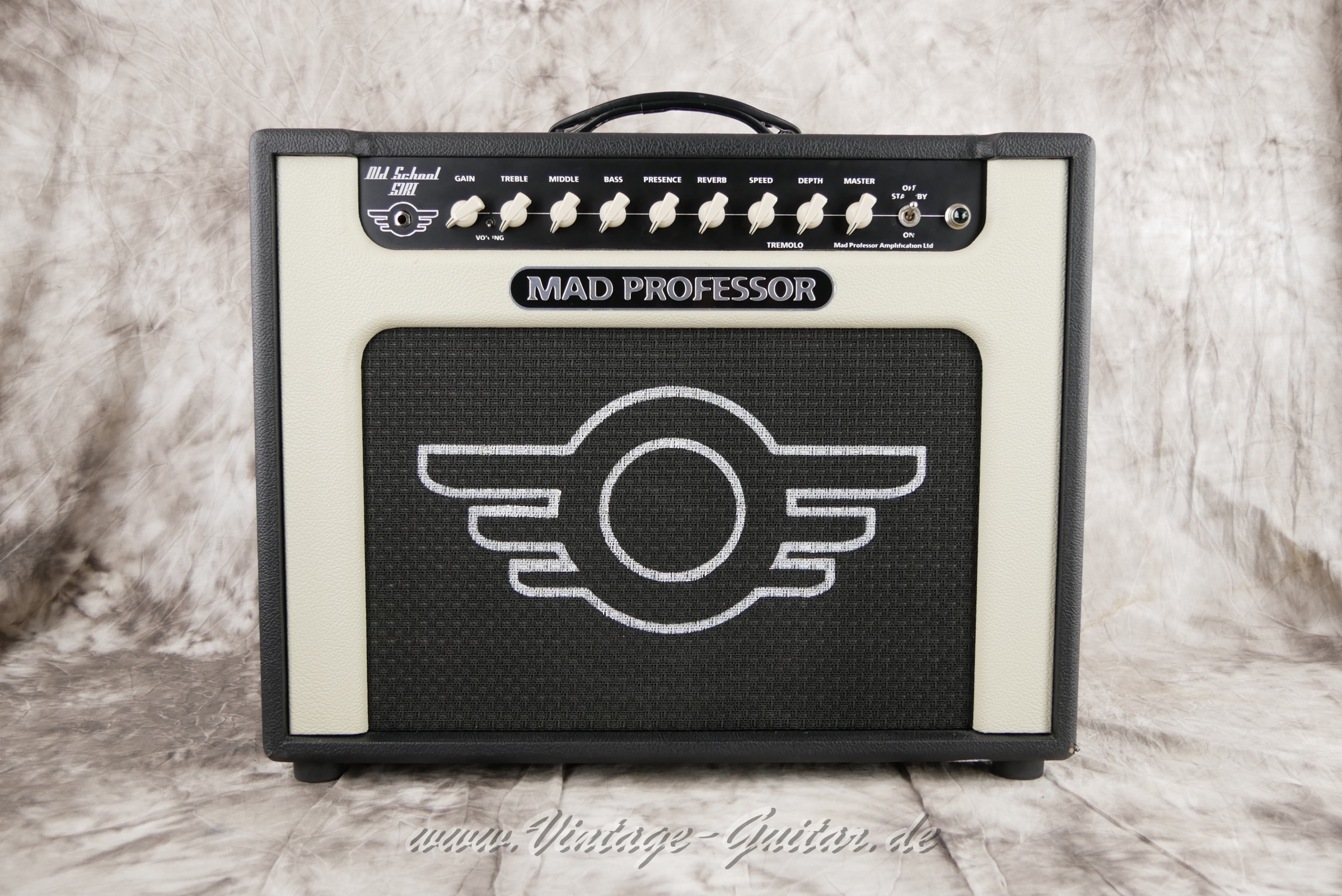 Mad_Professor_51rt_combo_tube_amp_finland_2016-001.jpg