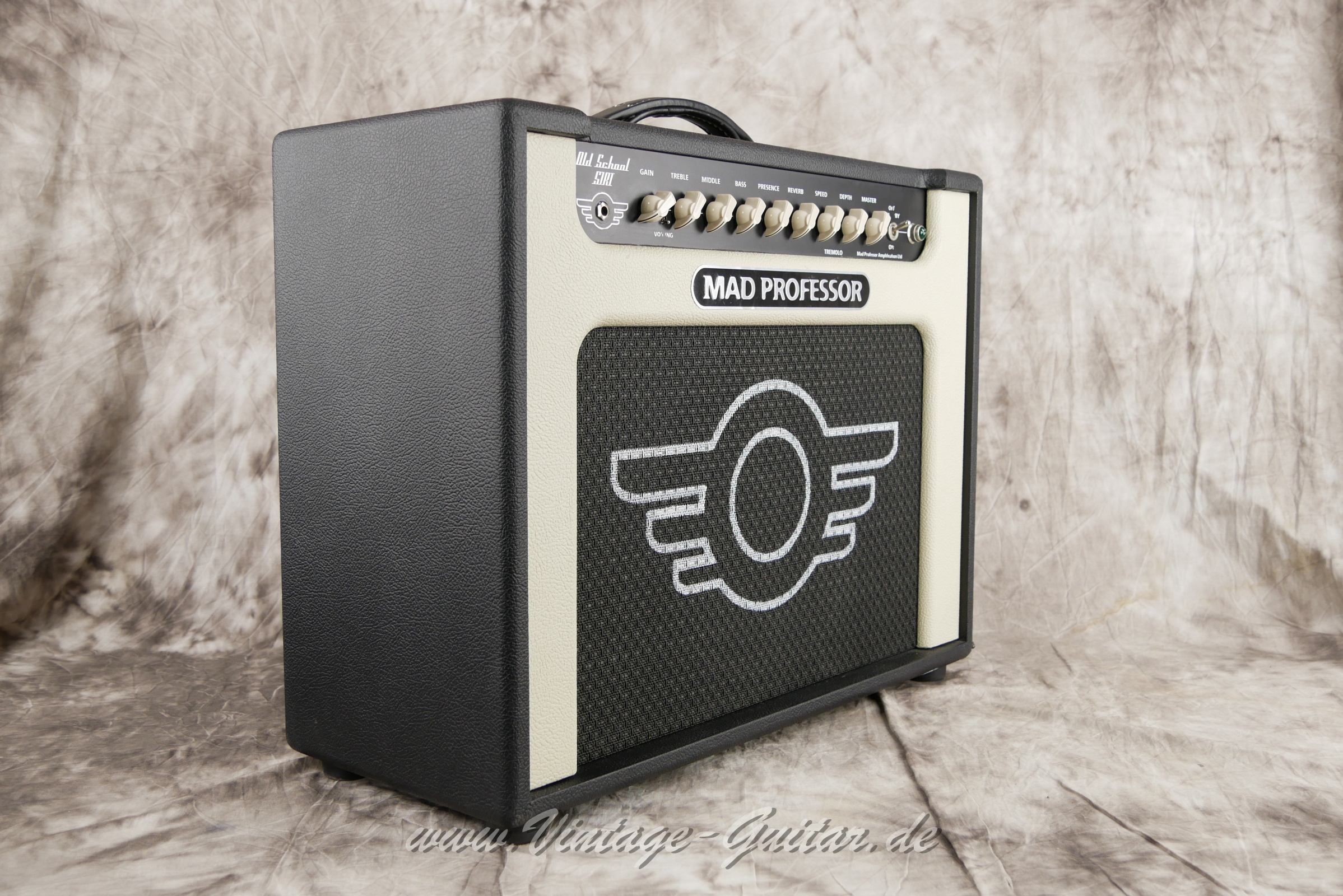 img/vintage/5640/Mad_Professor_51rt_combo_tube_amp_finland_2016-003.jpg