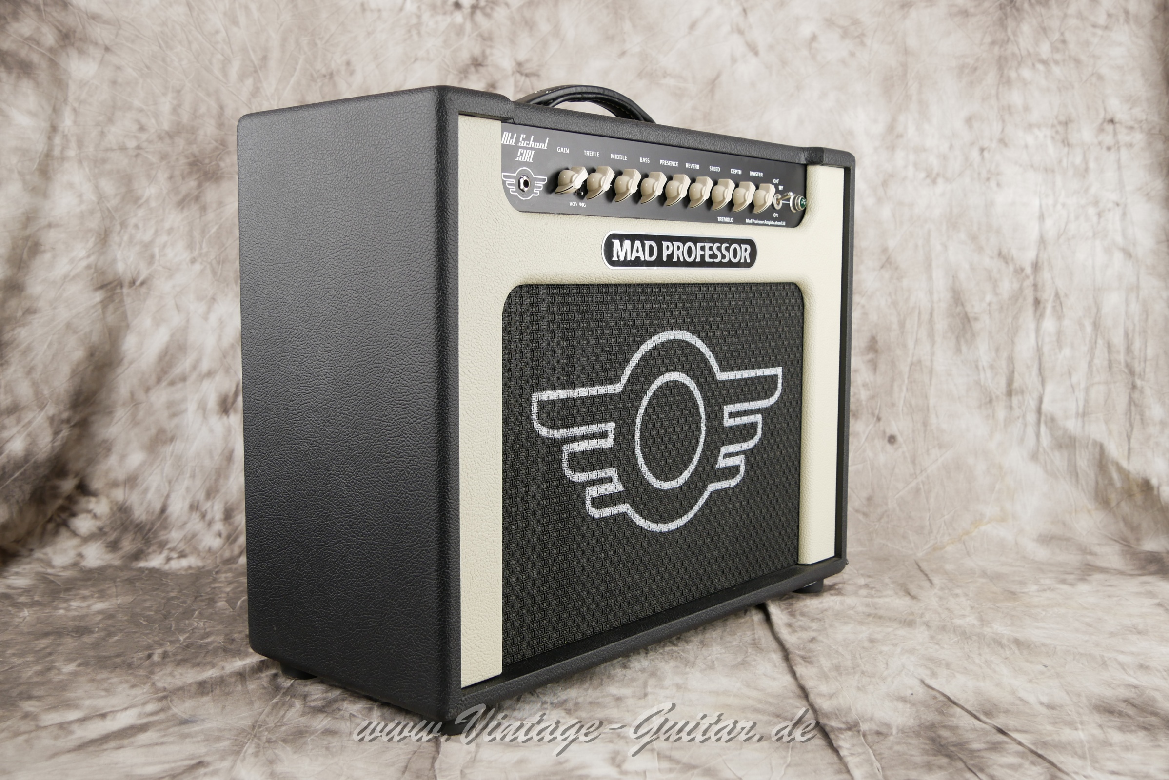 Mad_Professor_51rt_combo_tube_amp_finland_2016-003.jpg