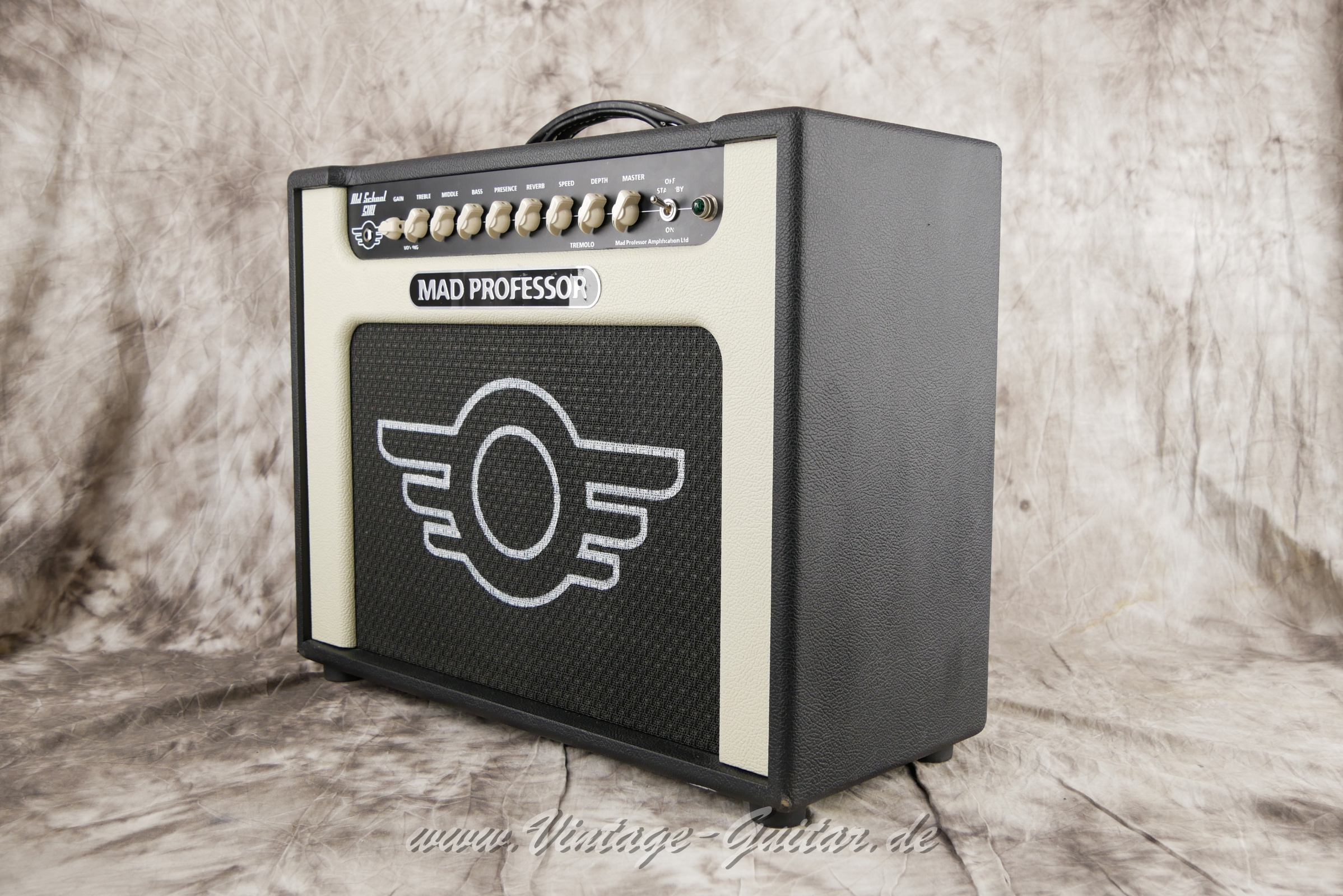 Mad_Professor_51rt_combo_tube_amp_finland_2016-004.jpg