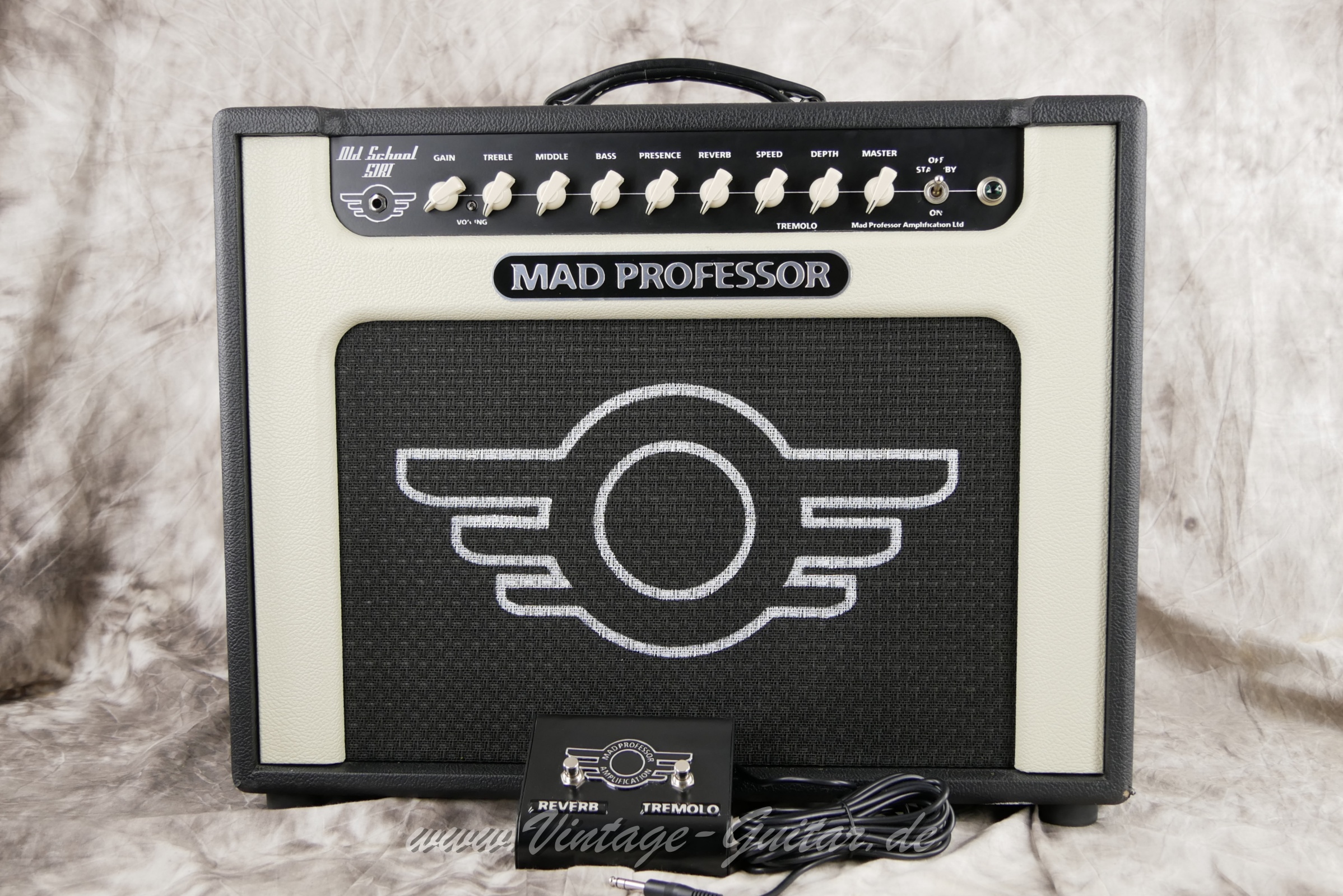 img/vintage/5640/Mad_Professor_51rt_combo_tube_amp_finland_2016-007.jpg