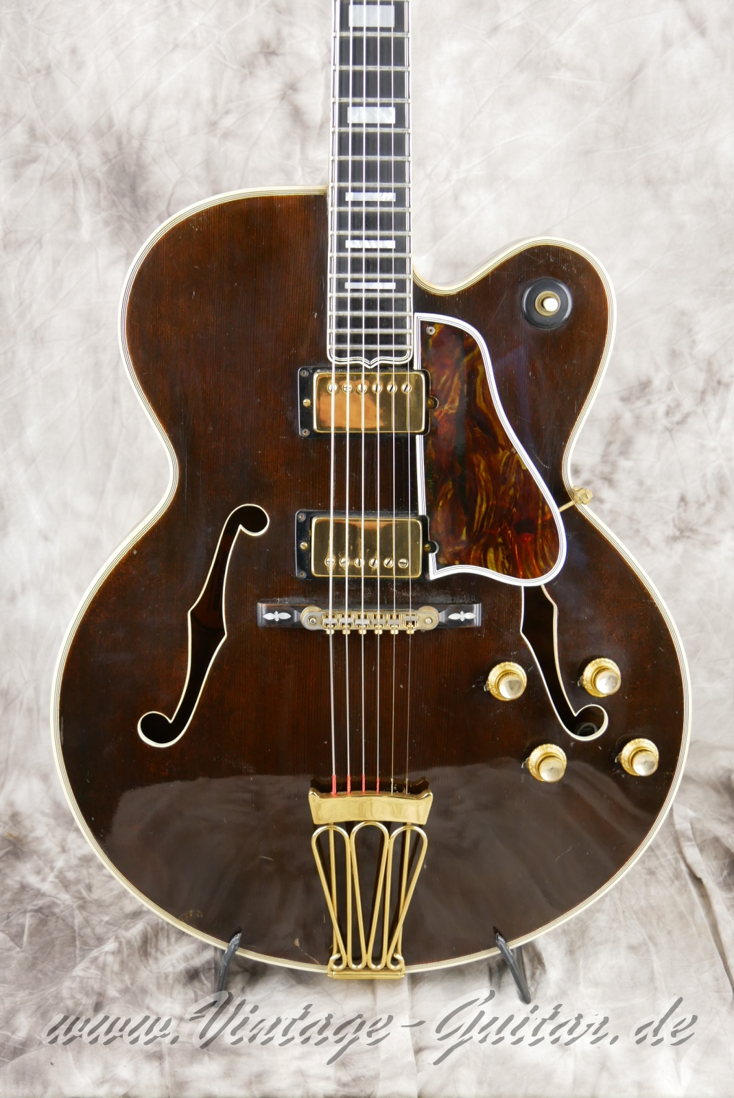 img/vintage/5642/Gibson_Byrdland_venetian_cutaway_walnut_1969-007.JPG