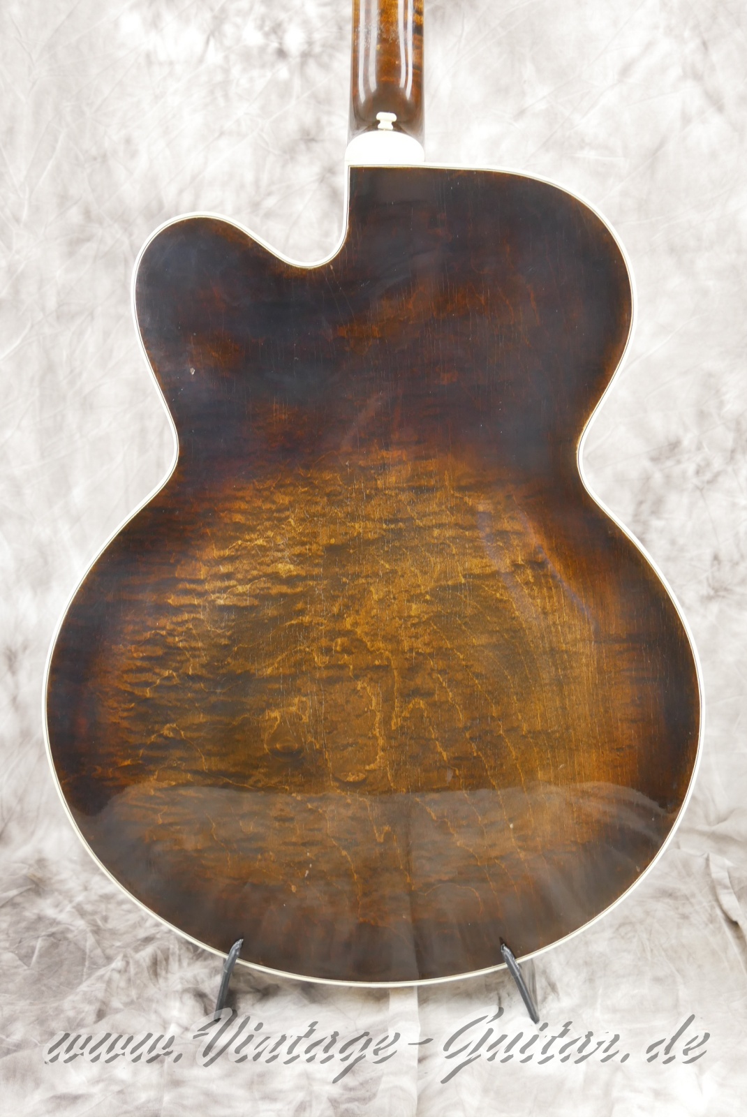 Gibson_Byrdland_venetian_cutaway_walnut_1969-008.JPG