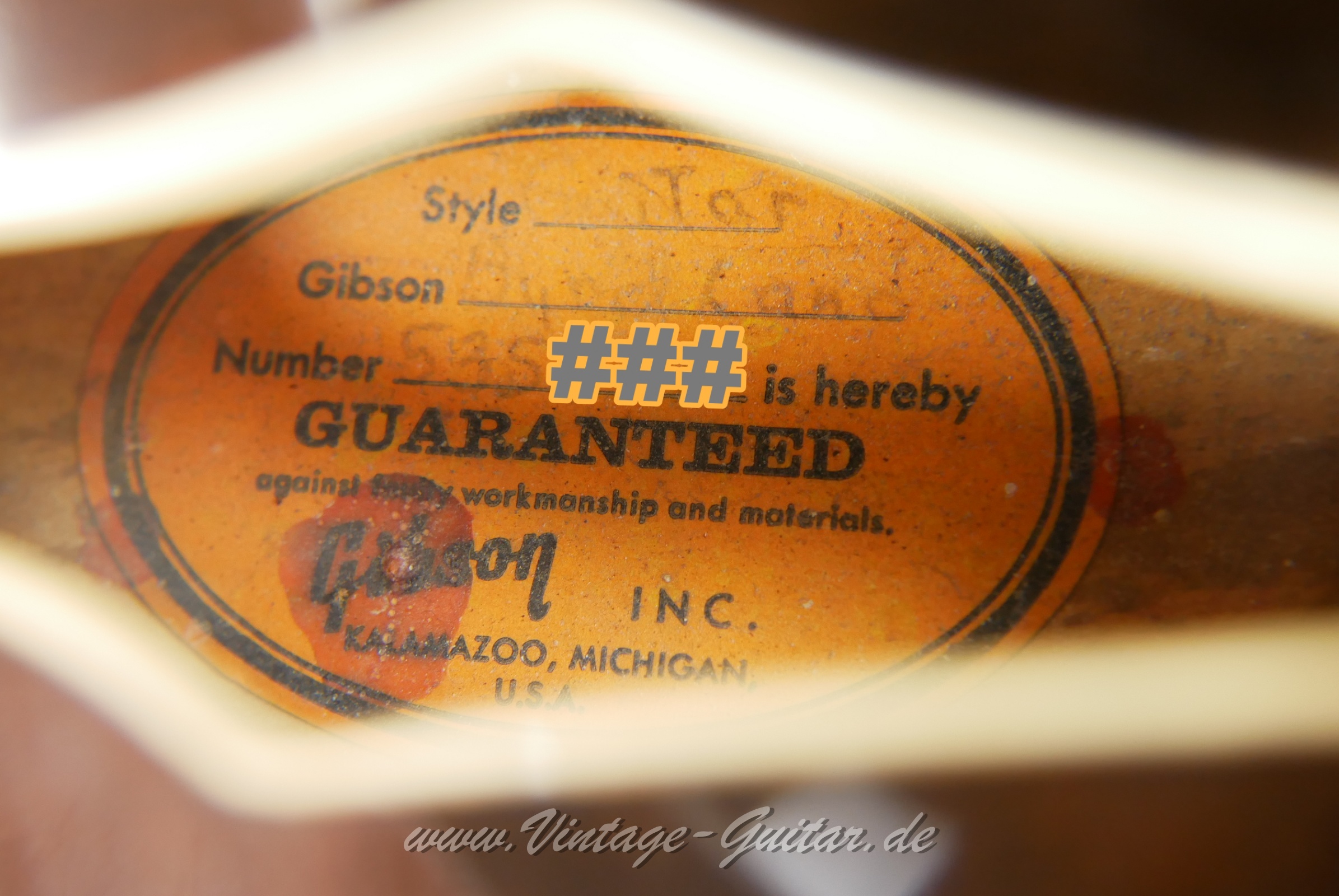 img/vintage/5642/Gibson_Byrdland_venetian_cutaway_walnut_1969-013.JPG