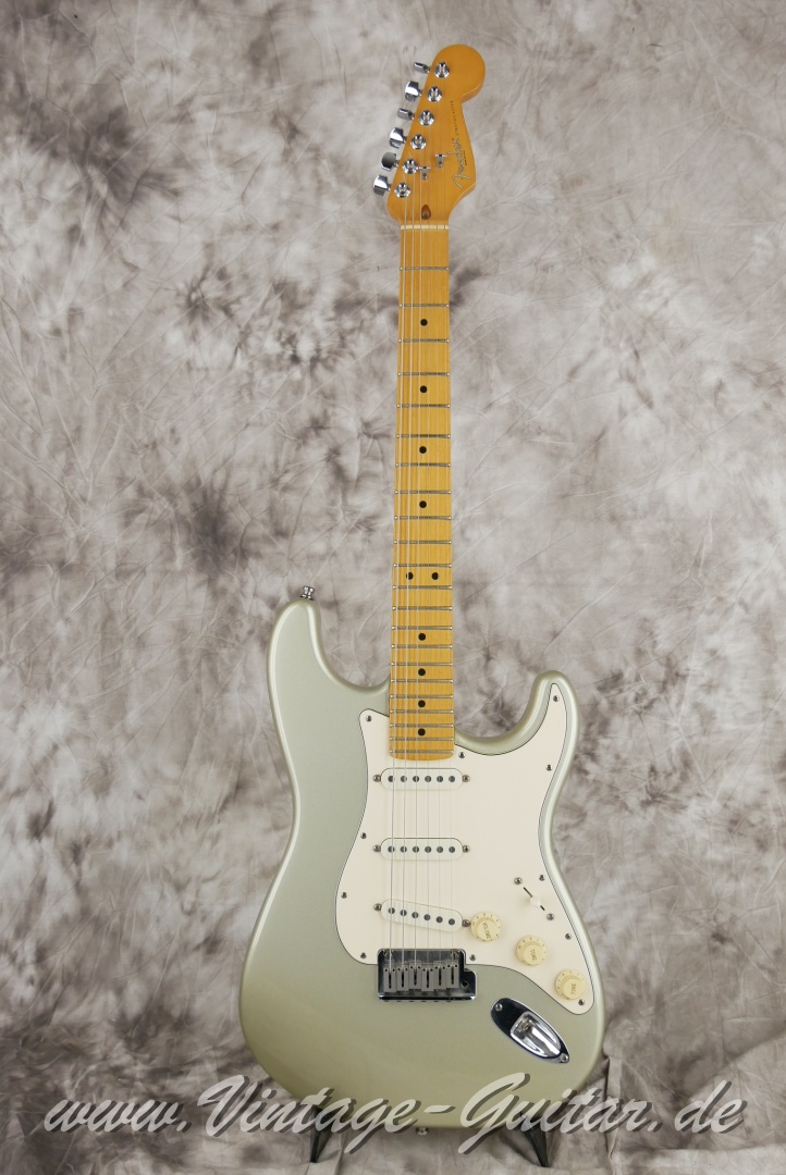 Fender-Stratocaster-1997-American-Standard-inca-silver-001.JPG