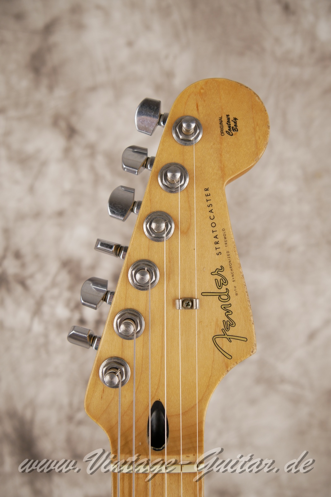 img/vintage/5656/Fender-Stratocaster-roadworn-player-series-60s-reissue-2011-olympic-white-003.jpg