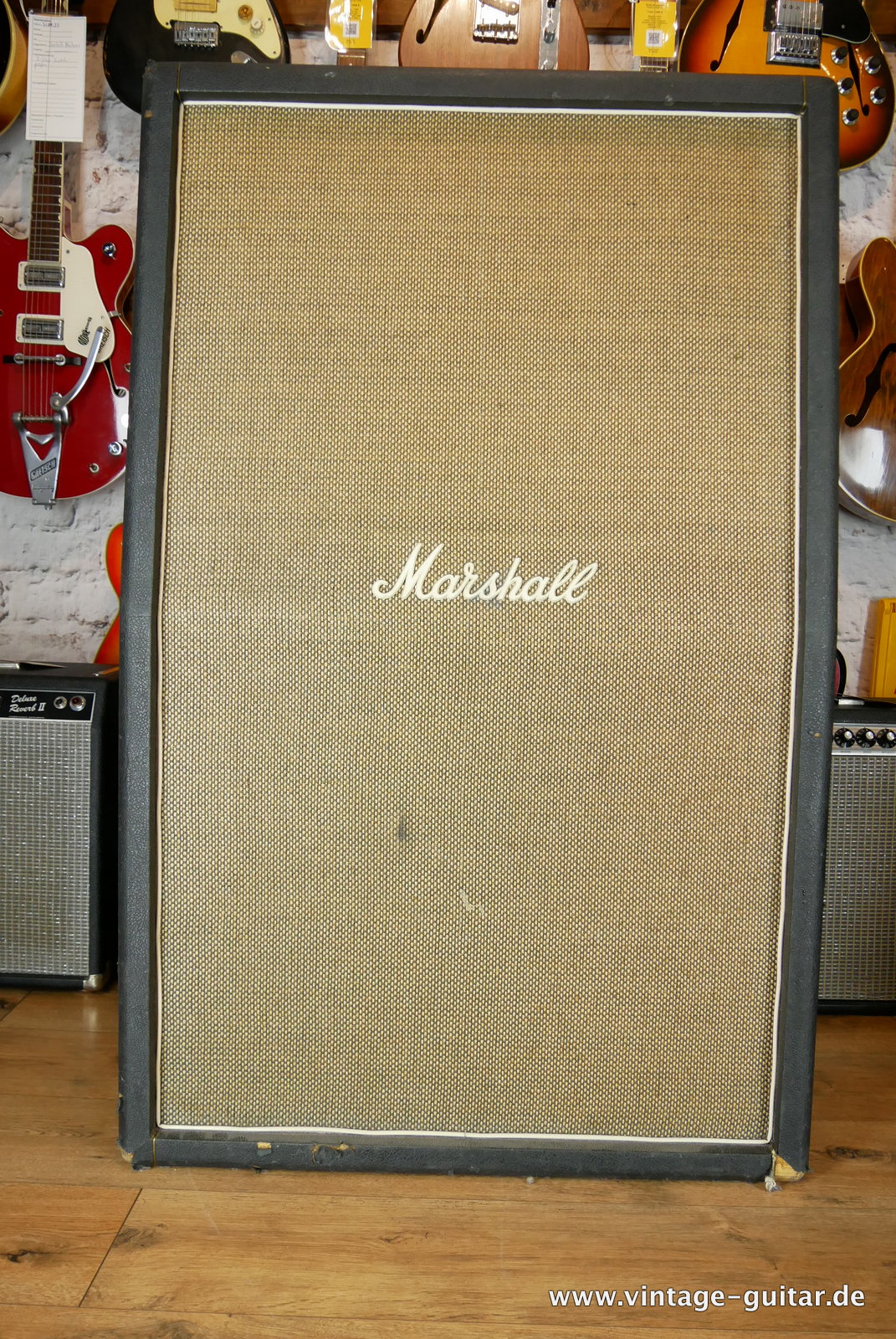 Marshall_2033_4x12_large_cab_black_1970-001.JPG