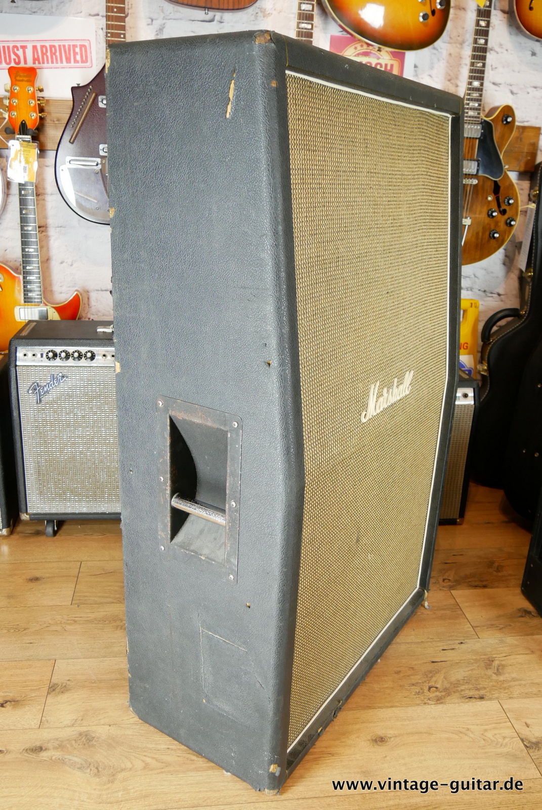 Marshall_2033_4x12_large_cab_black_1970-003.JPG