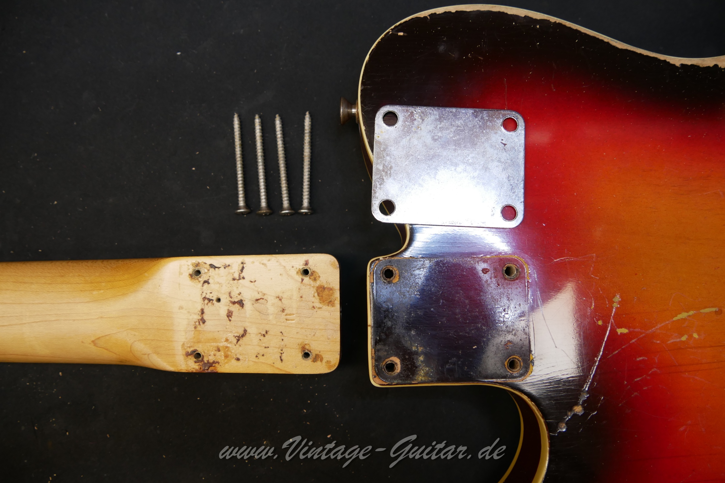 img/vintage/5661/Fender_Telecaster_Custom_1961_1962_sunburst_all_original-018.JPG