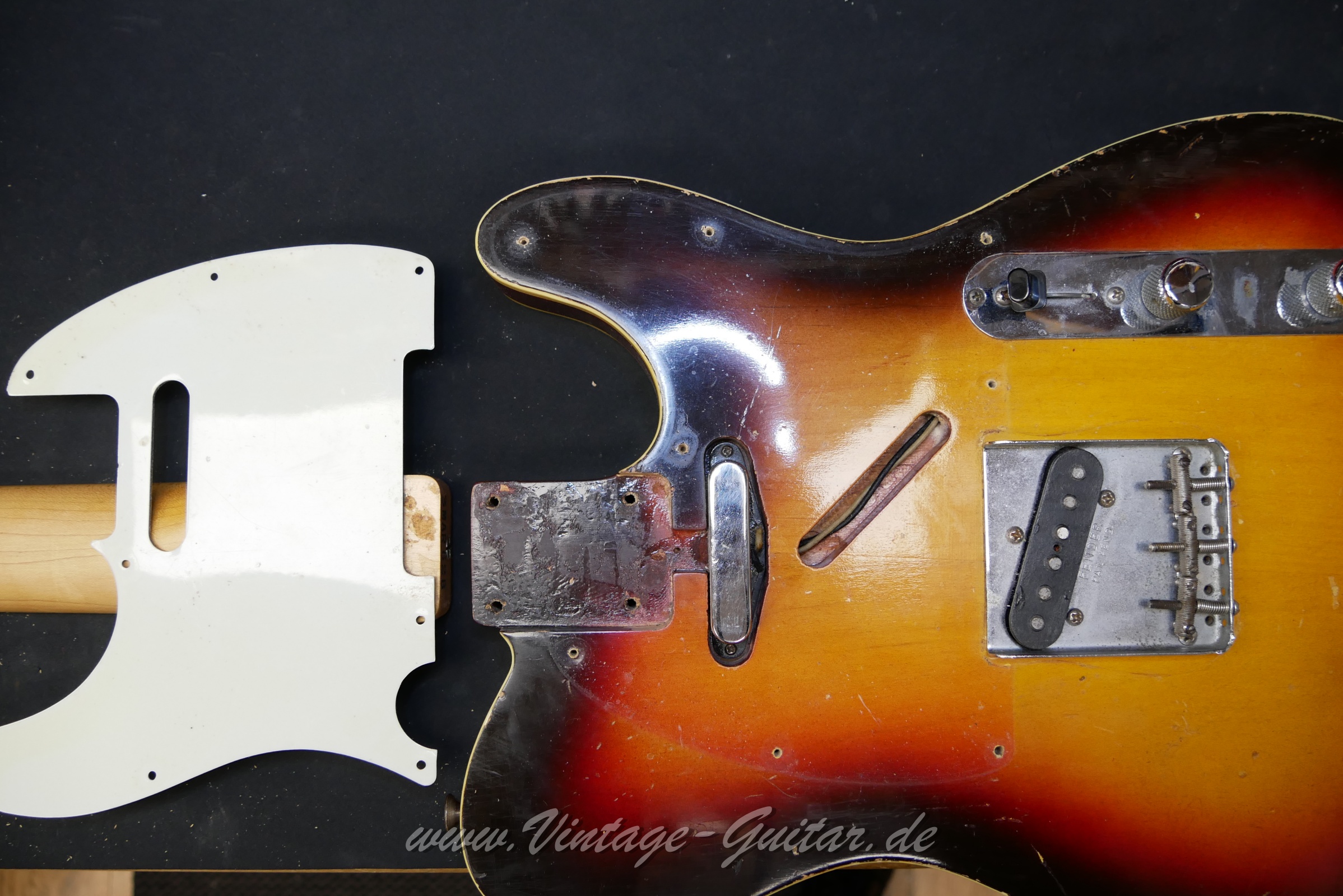 img/vintage/5661/Fender_Telecaster_Custom_1961_1962_sunburst_all_original-019.JPG