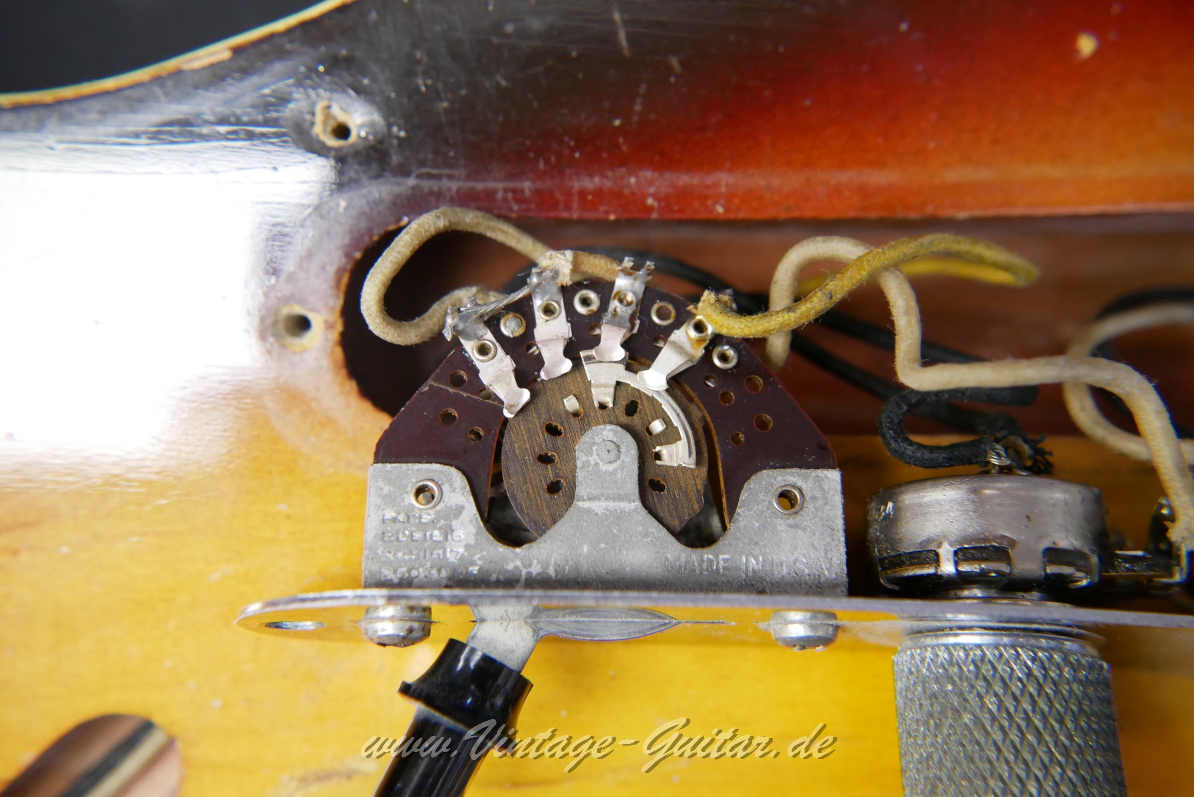 Fender_Telecaster_Custom_1961_1962_sunburst_all_original-022.JPG
