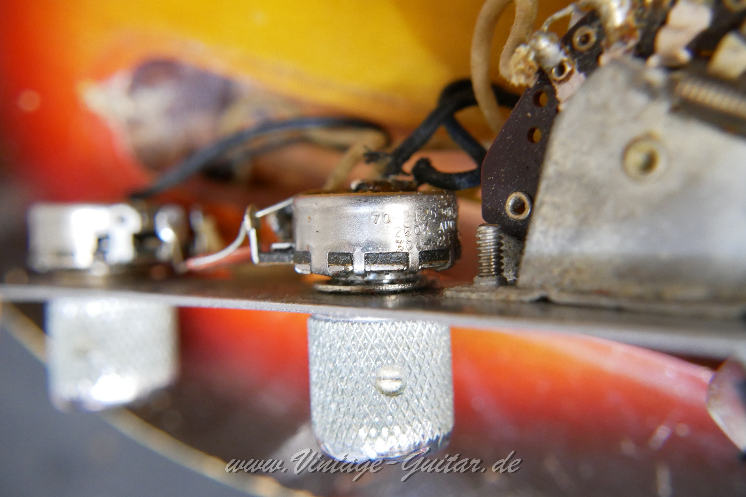 img/vintage/5661/Fender_Telecaster_Custom_1961_1962_sunburst_all_original-023.JPG