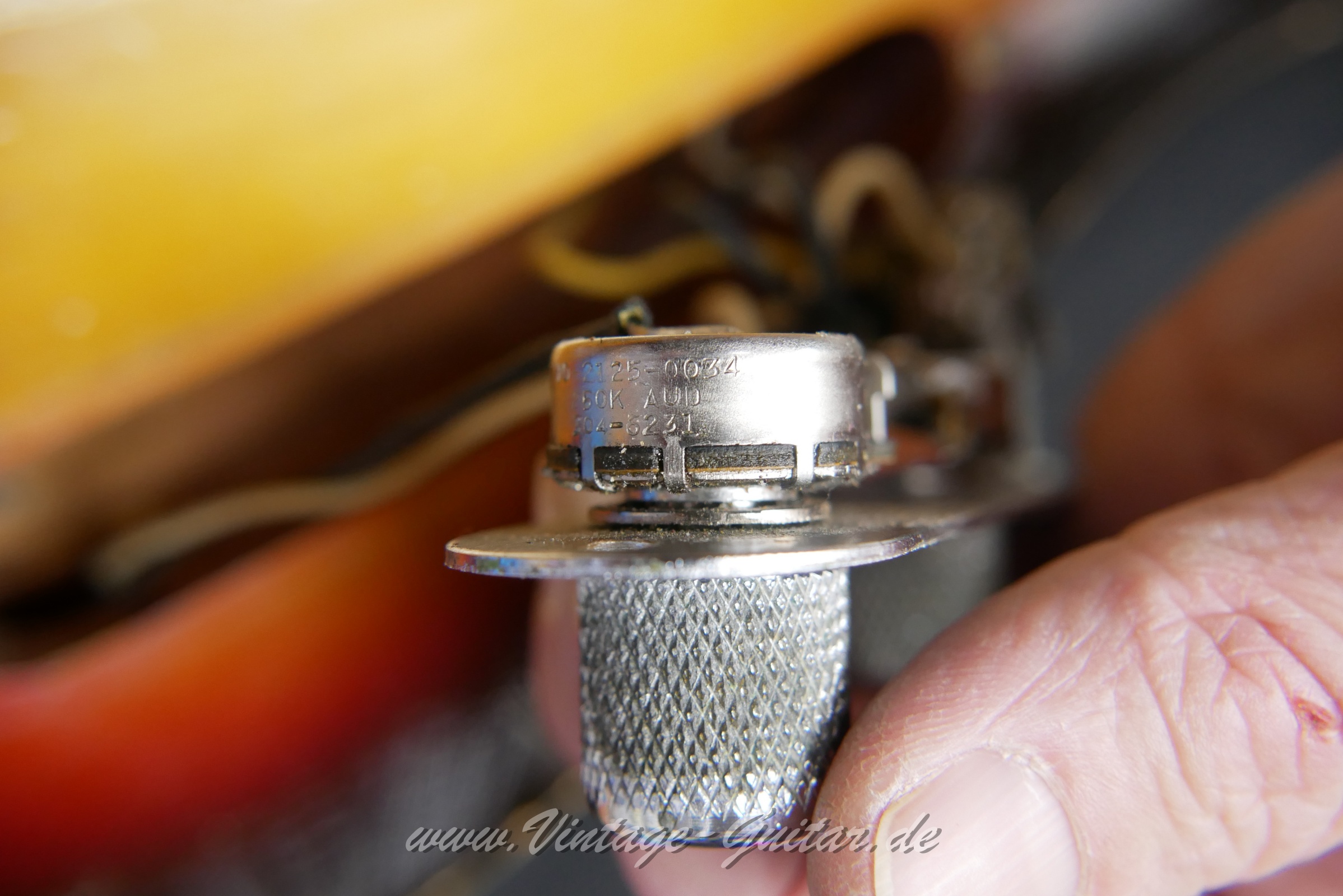 img/vintage/5661/Fender_Telecaster_Custom_1961_1962_sunburst_all_original-024.JPG