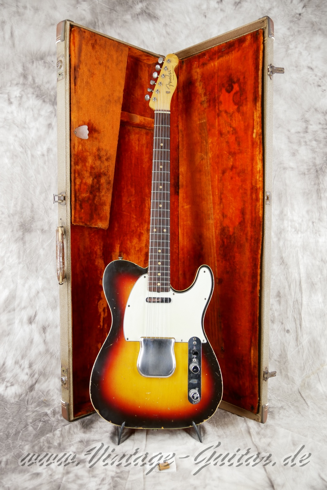 img/vintage/5661/Fender_Telecaster_Custom_1961_1962_sunburst_all_original-028.JPG