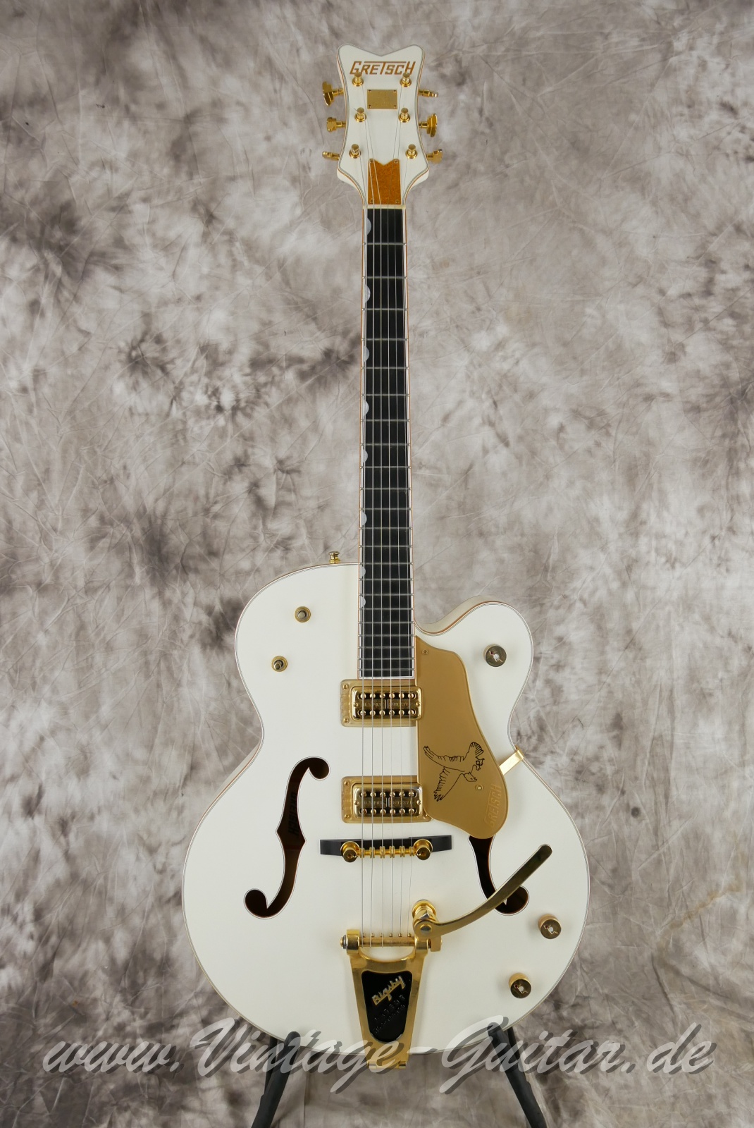 Gretsch_White_Falcon_6136T_white_Japan-001.JPG