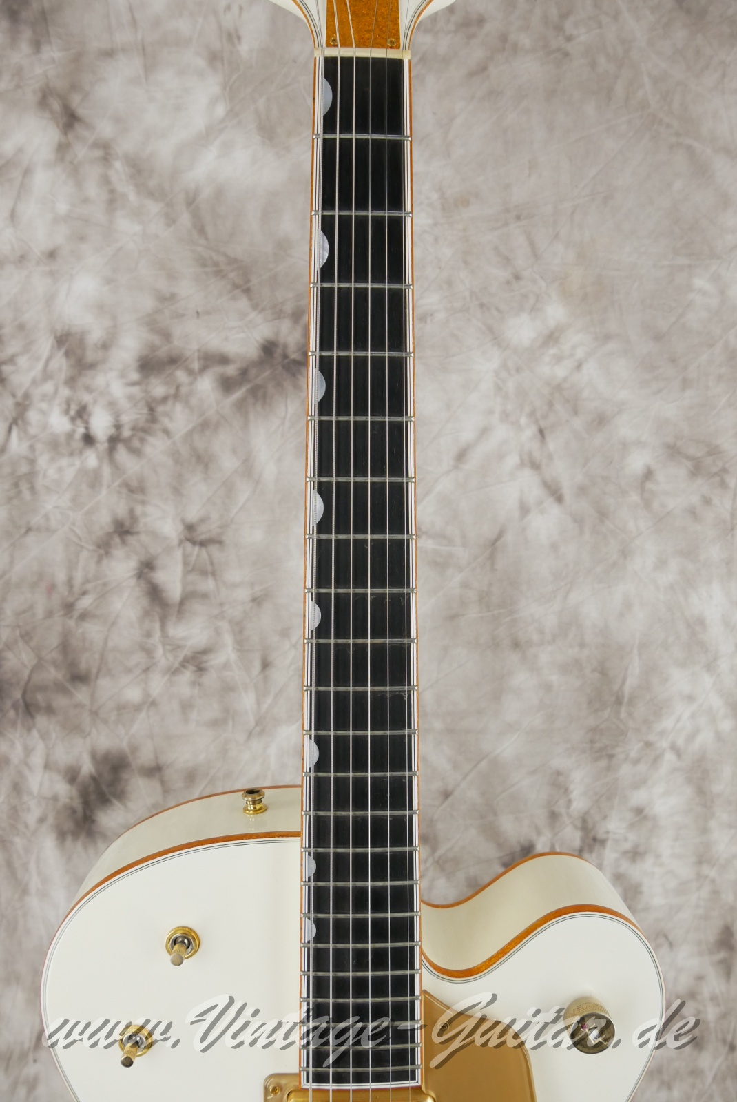 Gretsch_White_Falcon_6136T_white_Japan-005.JPG