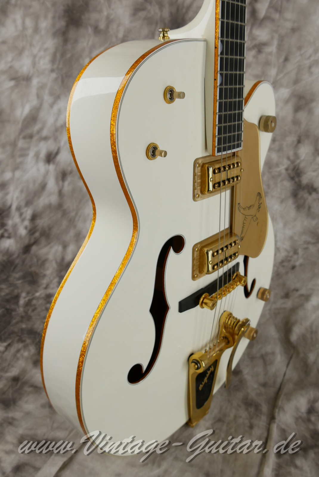 Gretsch_White_Falcon_6136T_white_Japan-009.JPG