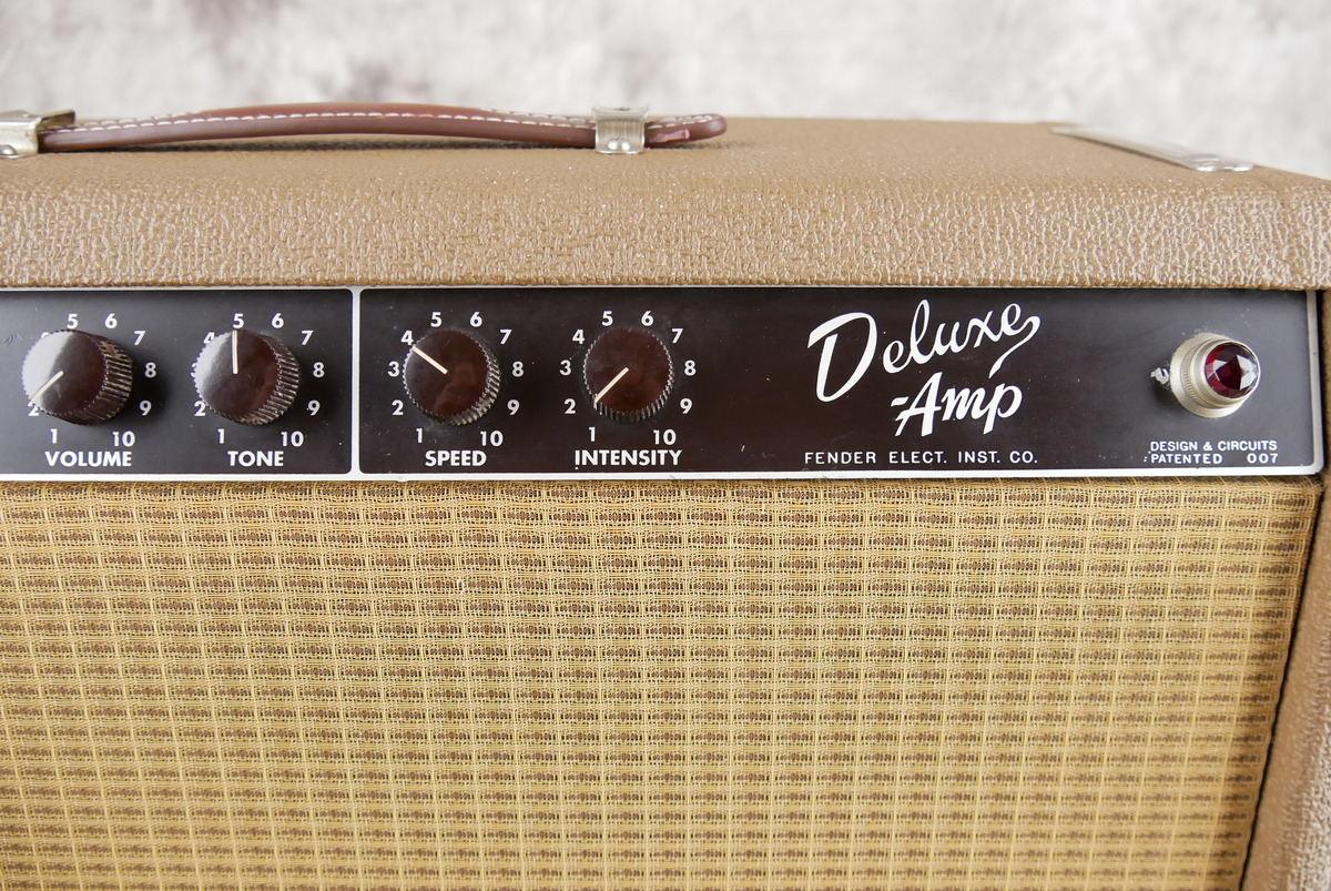 Fender_Deluxe_Amp_brownface_1962-007.JPG