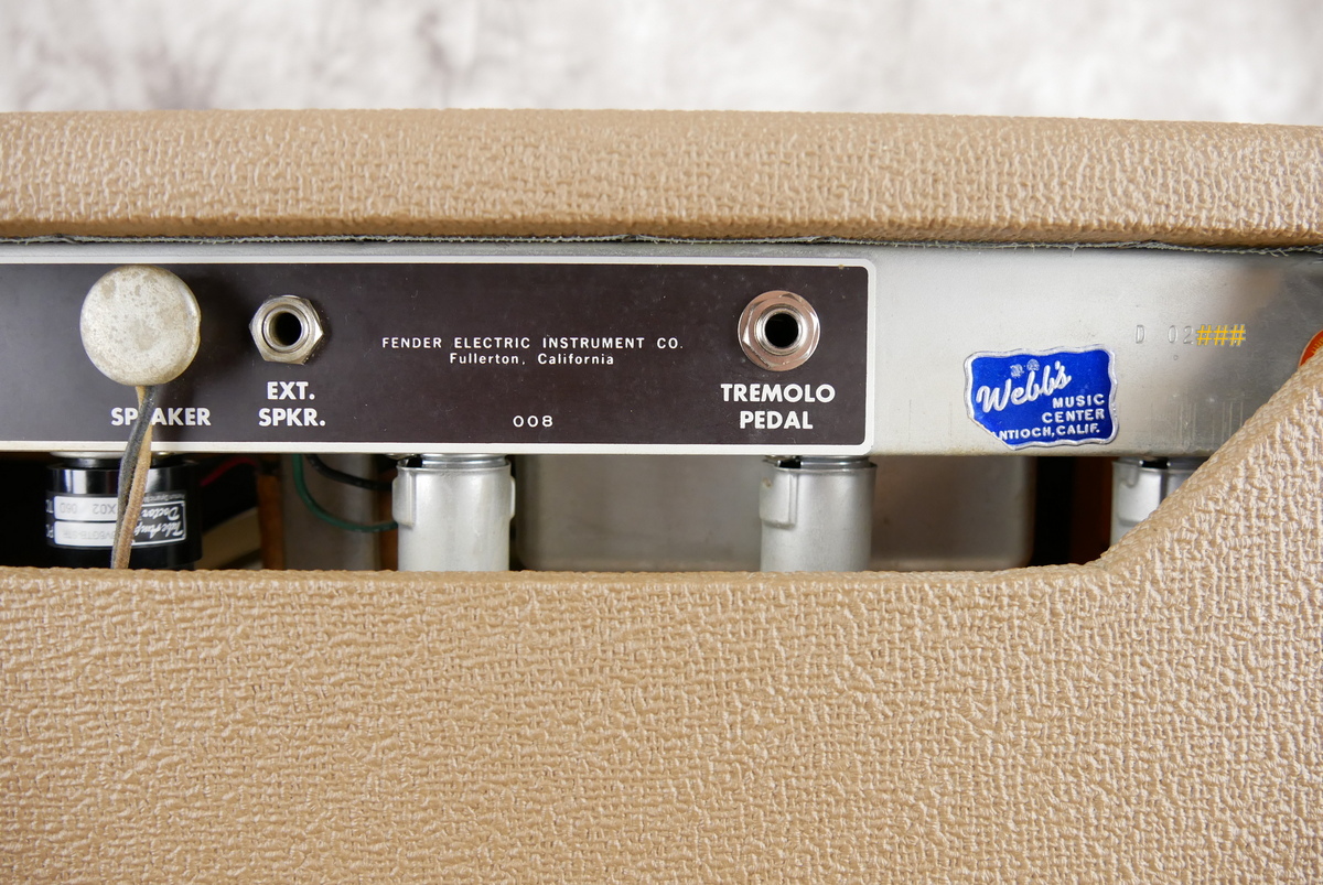 Fender_Deluxe_Amp_brownface_1962-009.JPG