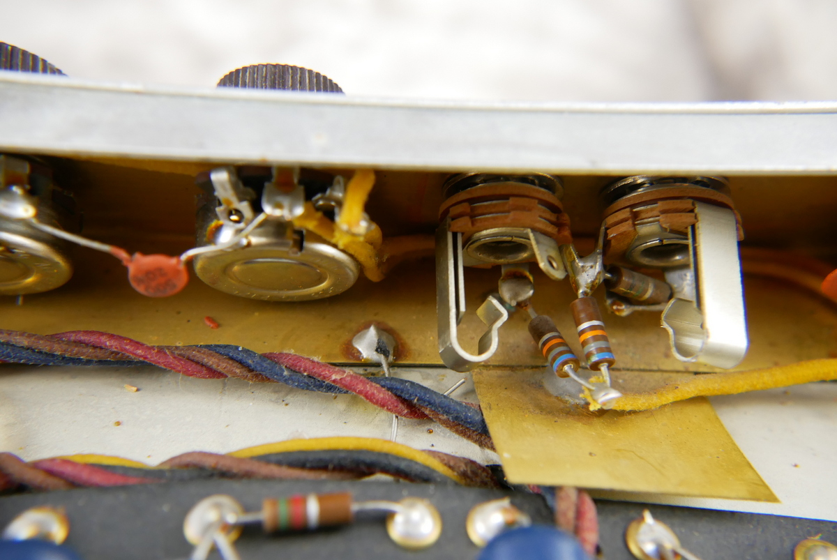 Fender_Deluxe_Amp_brownface_1962-020.JPG