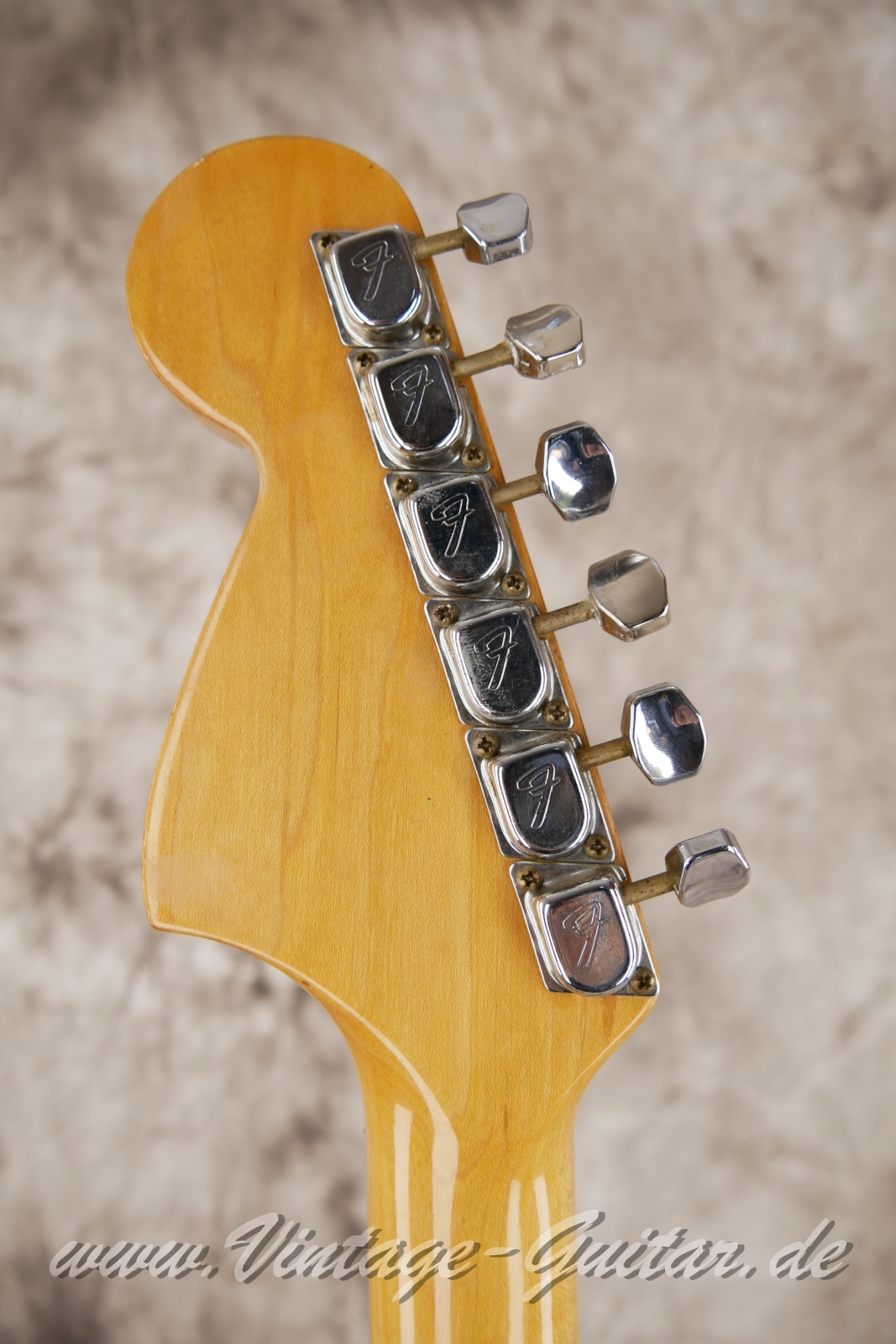 Fender_Stratocaster_sunburst_4hole_1971-004.JPG