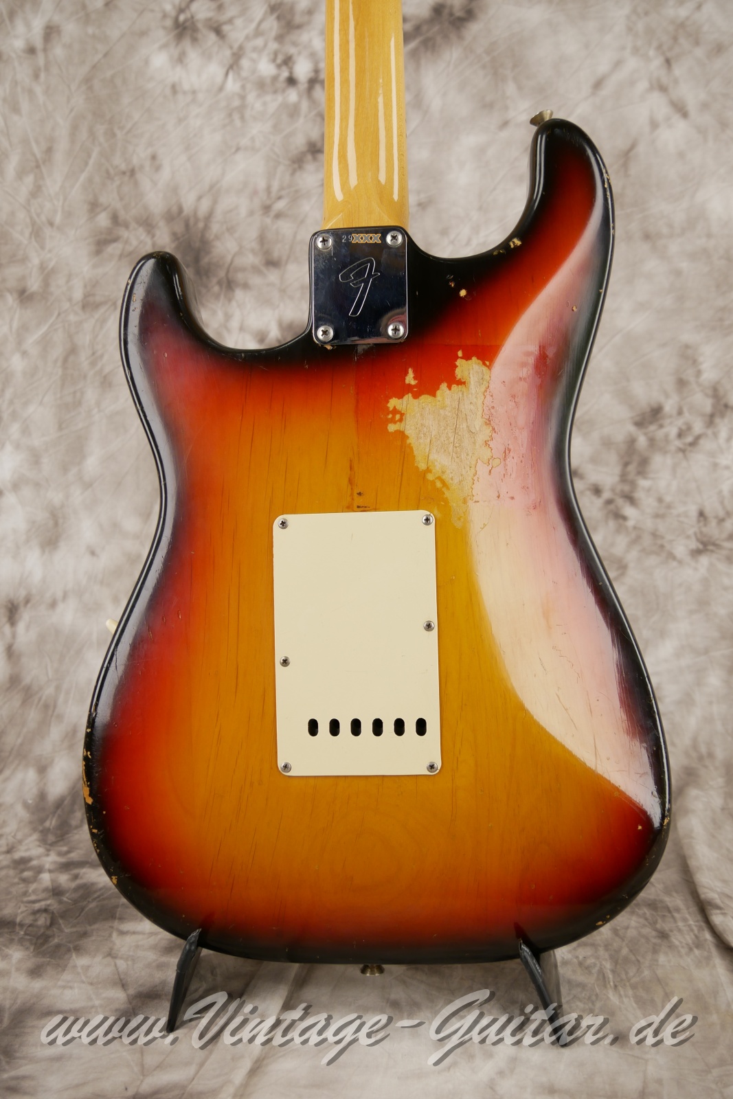 Fender_Stratocaster_sunburst_4hole_1971-008.JPG