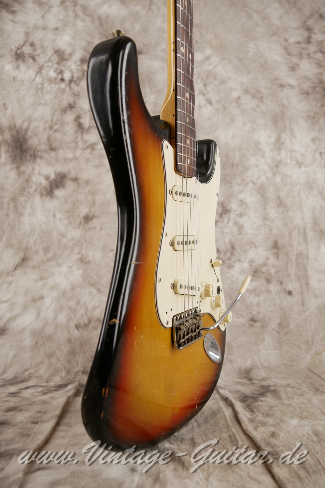 Fender_Stratocaster_sunburst_4hole_1971-009.JPG