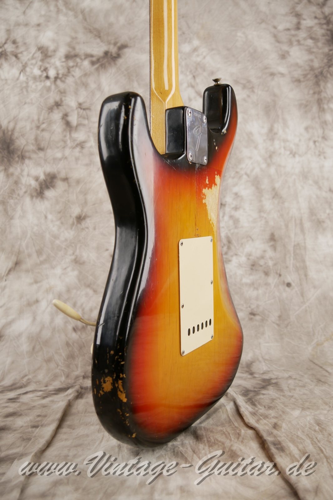 Fender_Stratocaster_sunburst_4hole_1971-011.JPG