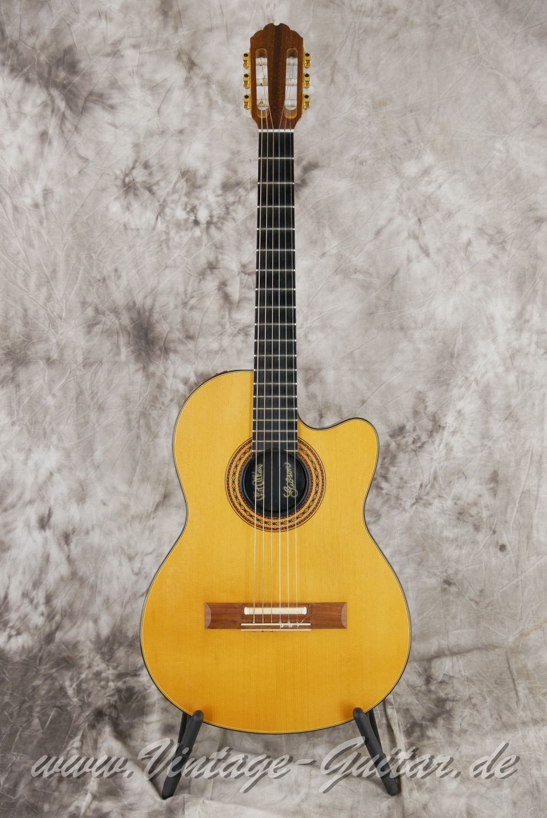 Gibson-Chet-Atkins-CEC-1989-natural-001.jpg
