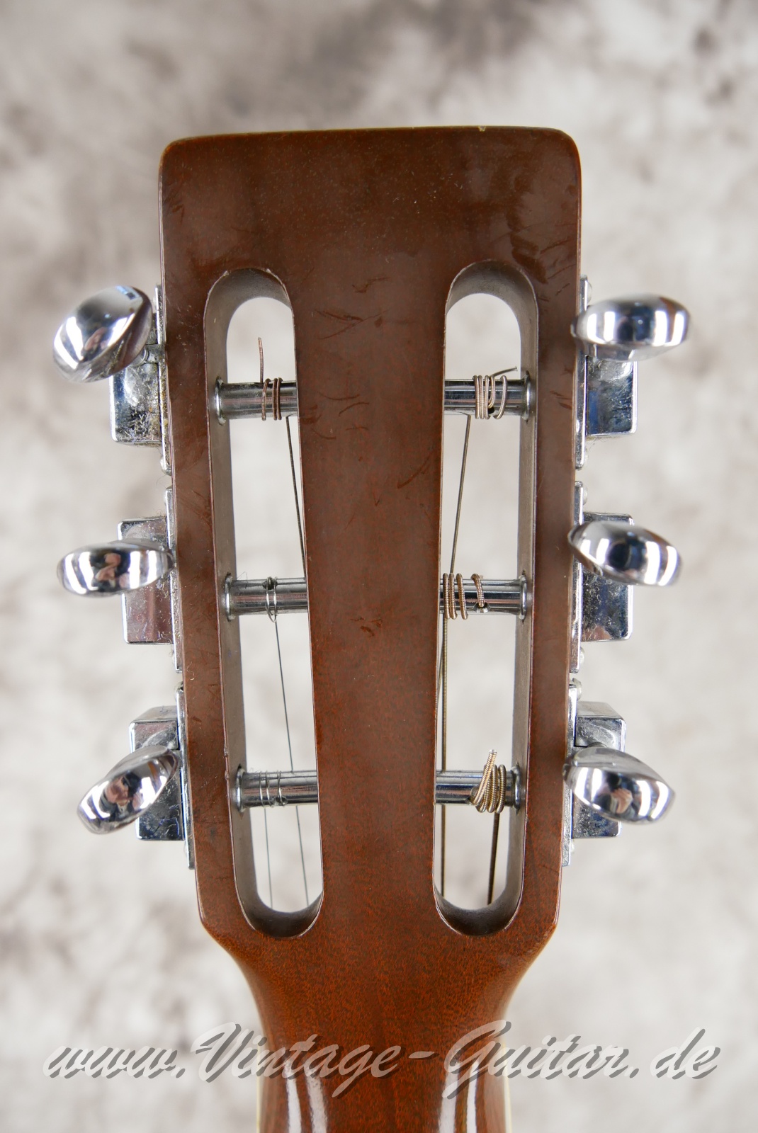 img/vintage/5668/Martin_D_35_S_slotted_headstock_natural_1975-004.JPG