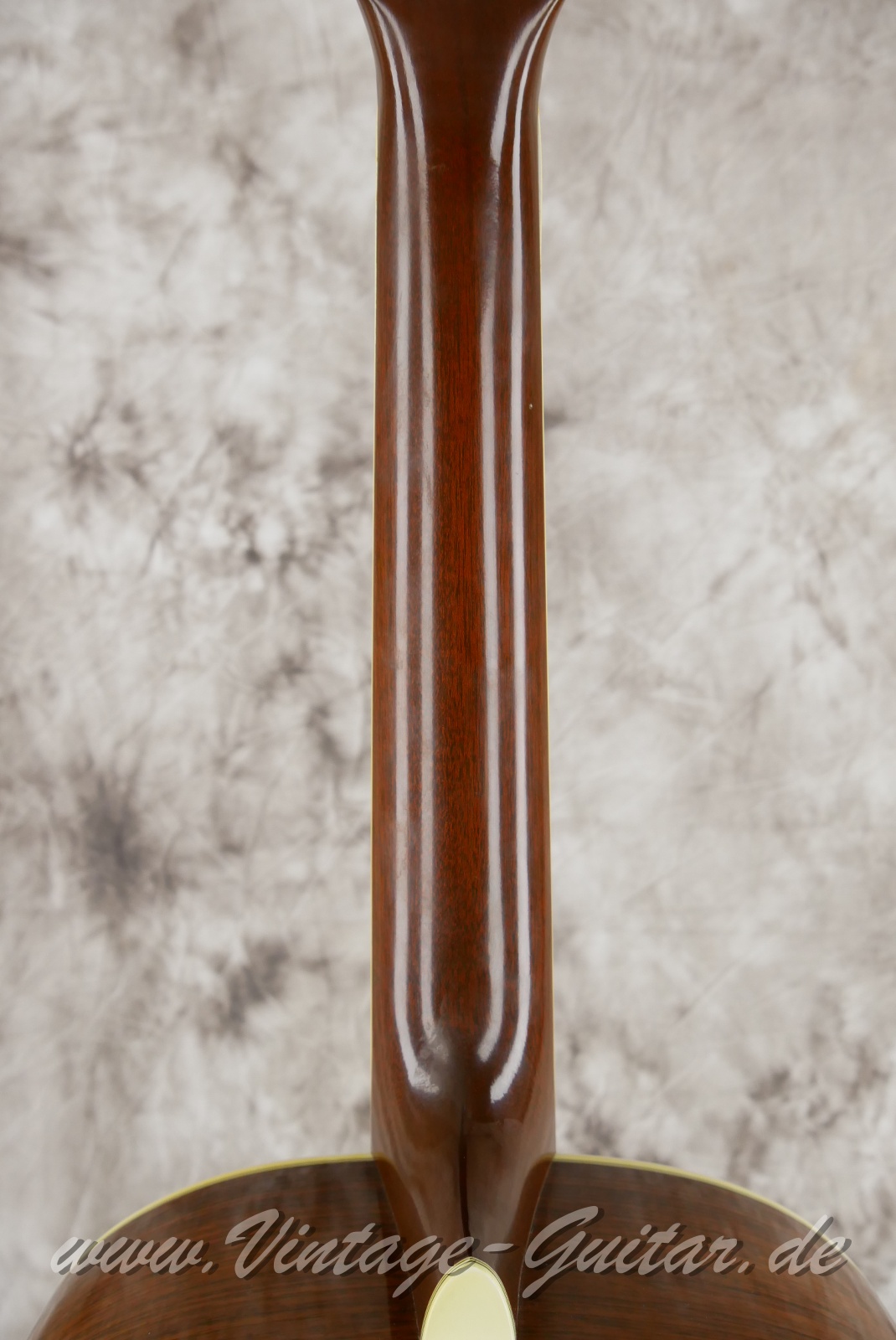 img/vintage/5668/Martin_D_35_S_slotted_headstock_natural_1975-006.JPG