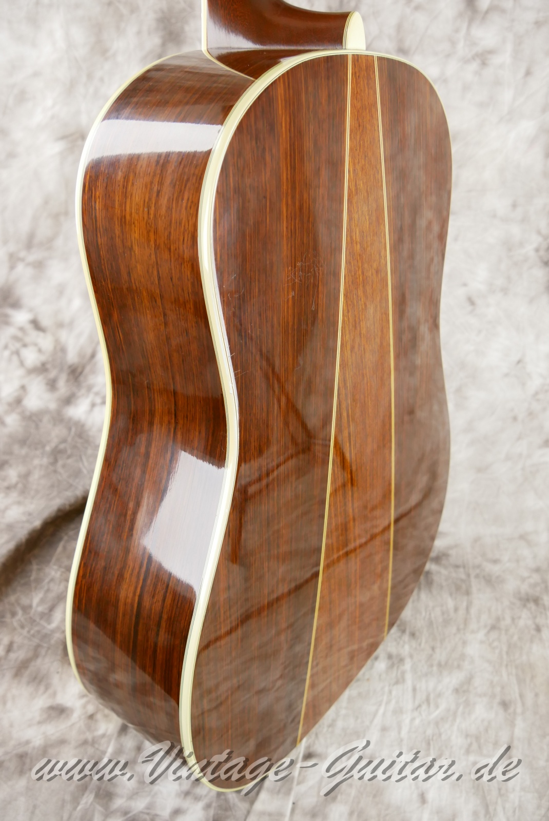 img/vintage/5668/Martin_D_35_S_slotted_headstock_natural_1975-011.JPG