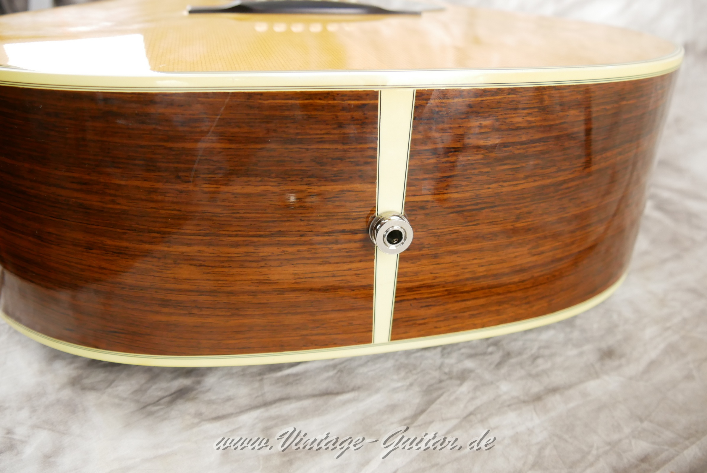 img/vintage/5668/Martin_D_35_S_slotted_headstock_natural_1975-014.JPG