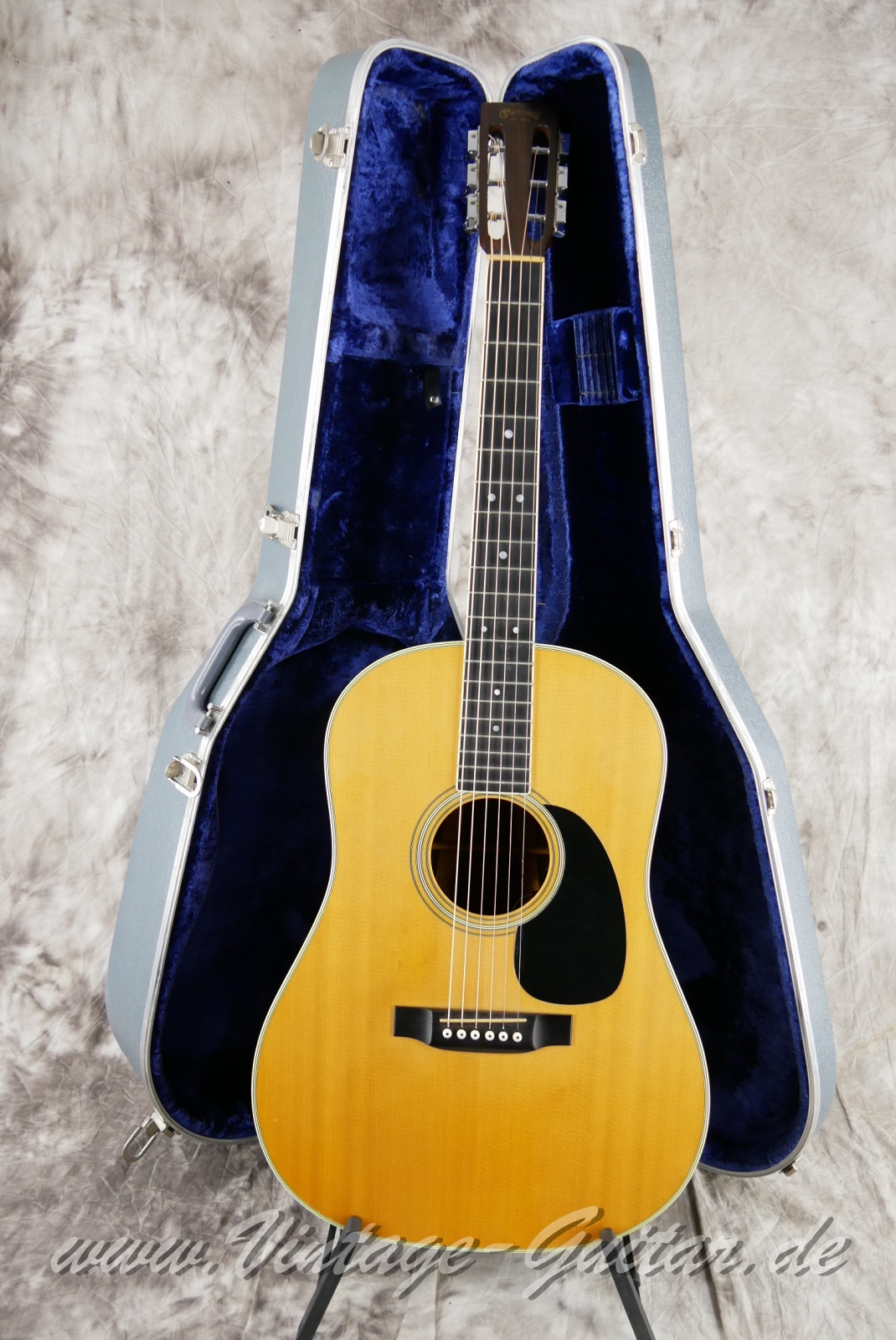 img/vintage/5668/Martin_D_35_S_slotted_headstock_natural_1975-016.JPG