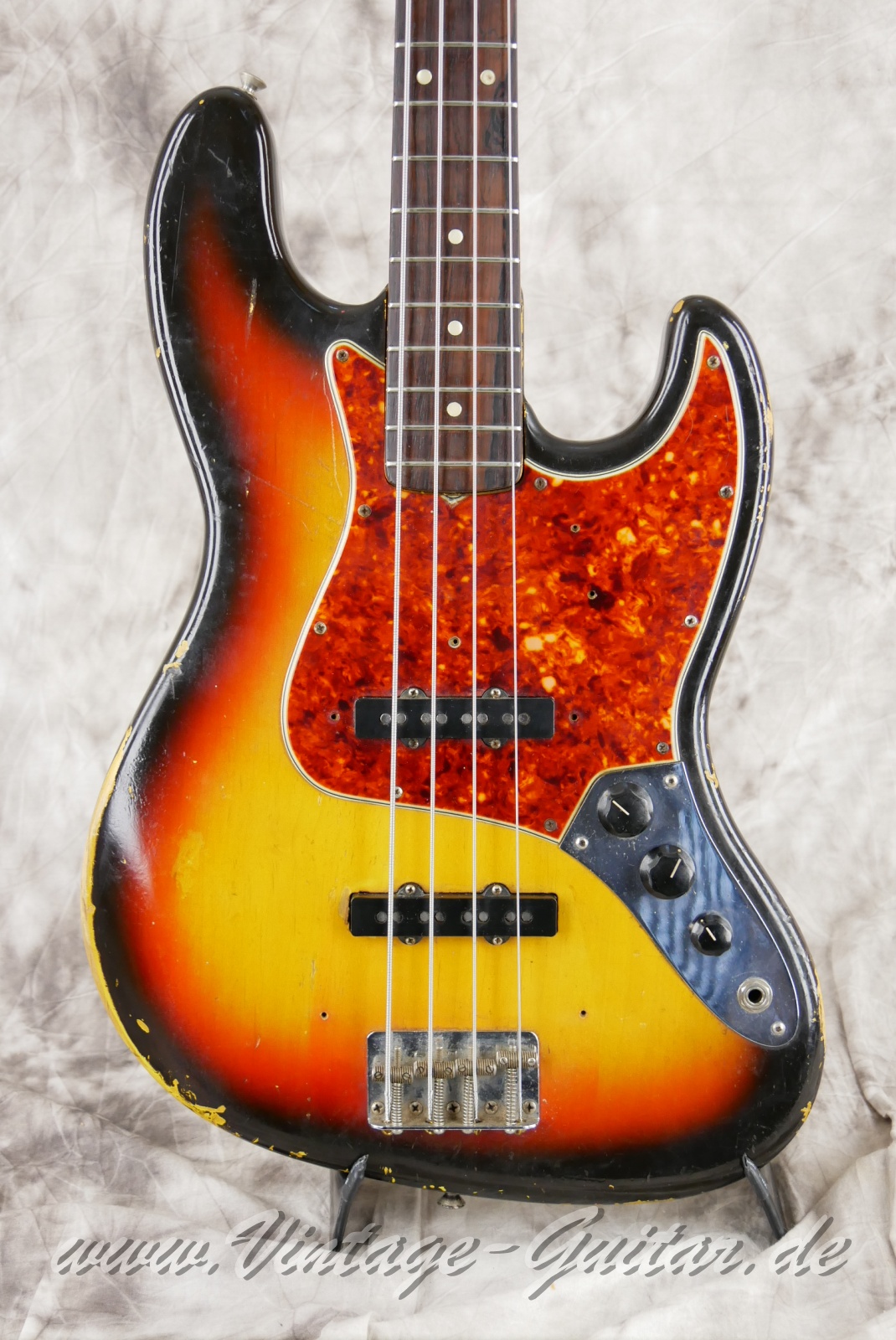 Fender_Jazz_Bass_sunburst_1964-007.JPG
