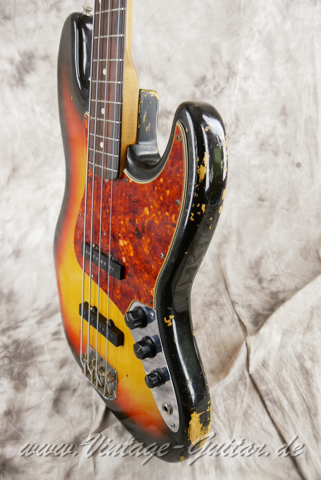 Fender_Jazz_Bass_sunburst_1964-010.JPG