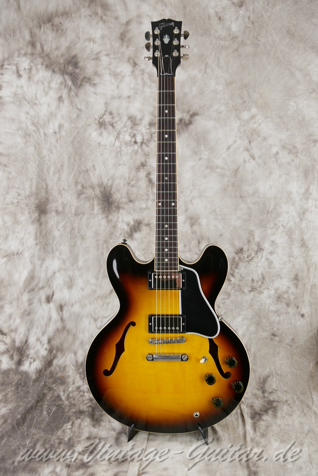 Gibson-ES-335-Dot-Reissue-2008-sunburst-001.jpg