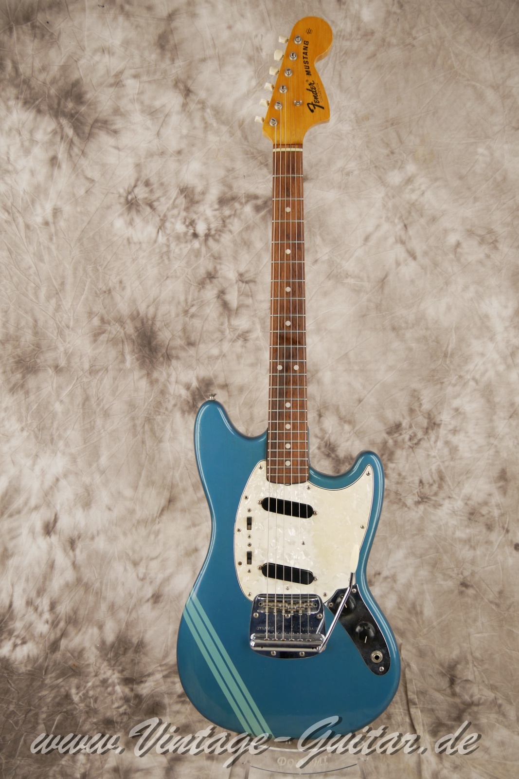 Fender-Mustang-Competition-1973-lake-placid-blue-001.JPG
