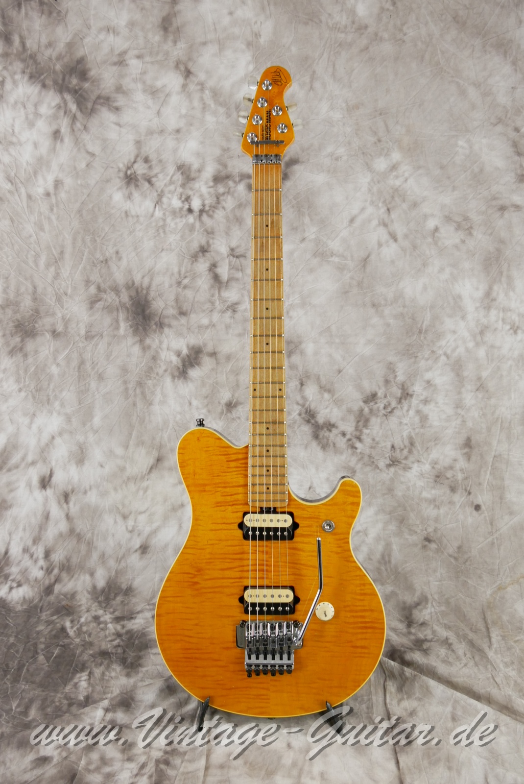 MusicMan-Earnie-Ball-Van-Halen-Signature-1991-gold-translucent-001.jpg