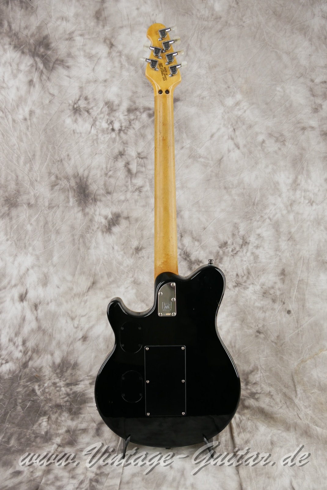 MusicMan-Earnie-Ball-Van-Halen-Signature-1991-gold-translucent-002.jpg