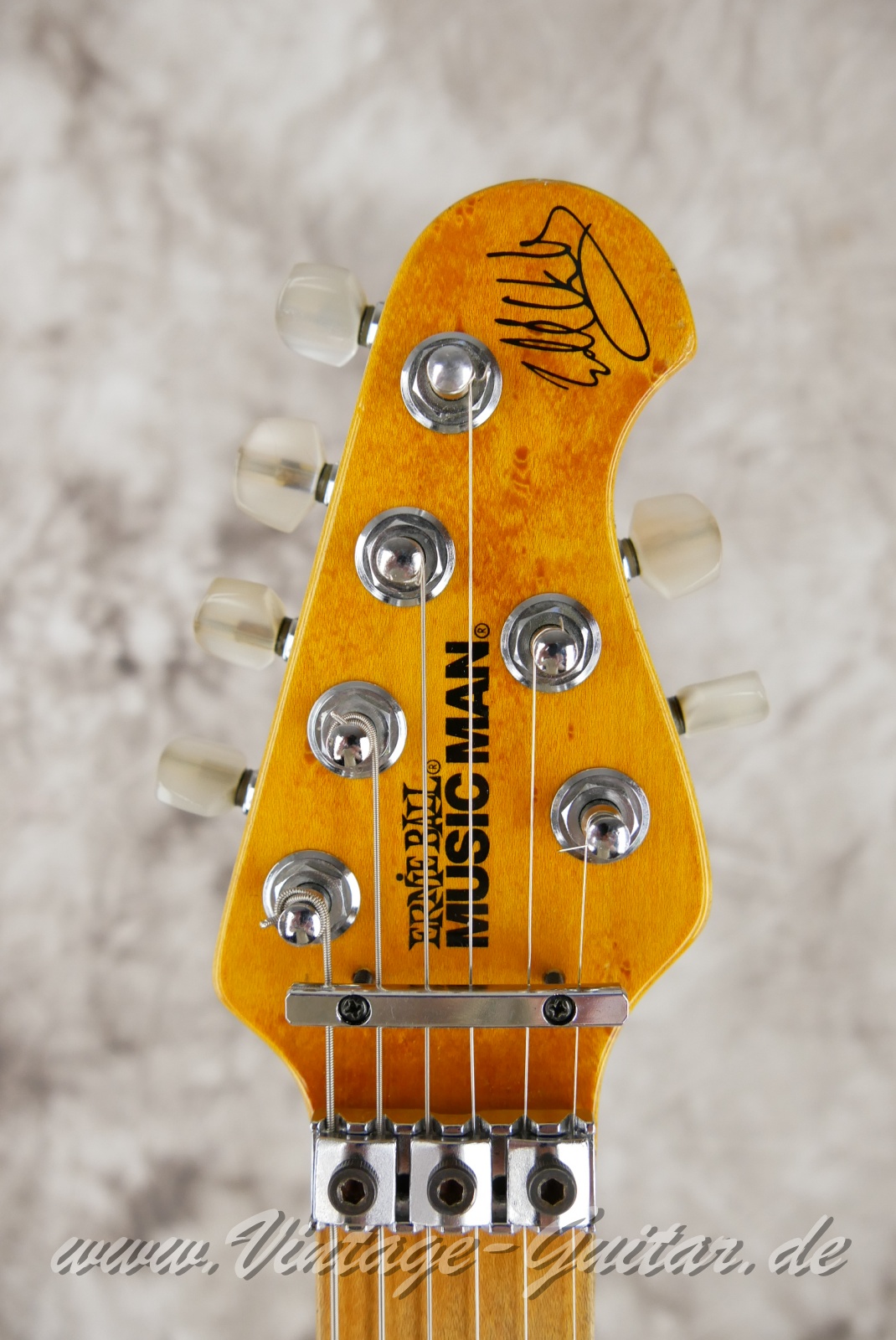 MusicMan-Earnie-Ball-Van-Halen-Signature-1991-gold-translucent-003.jpg
